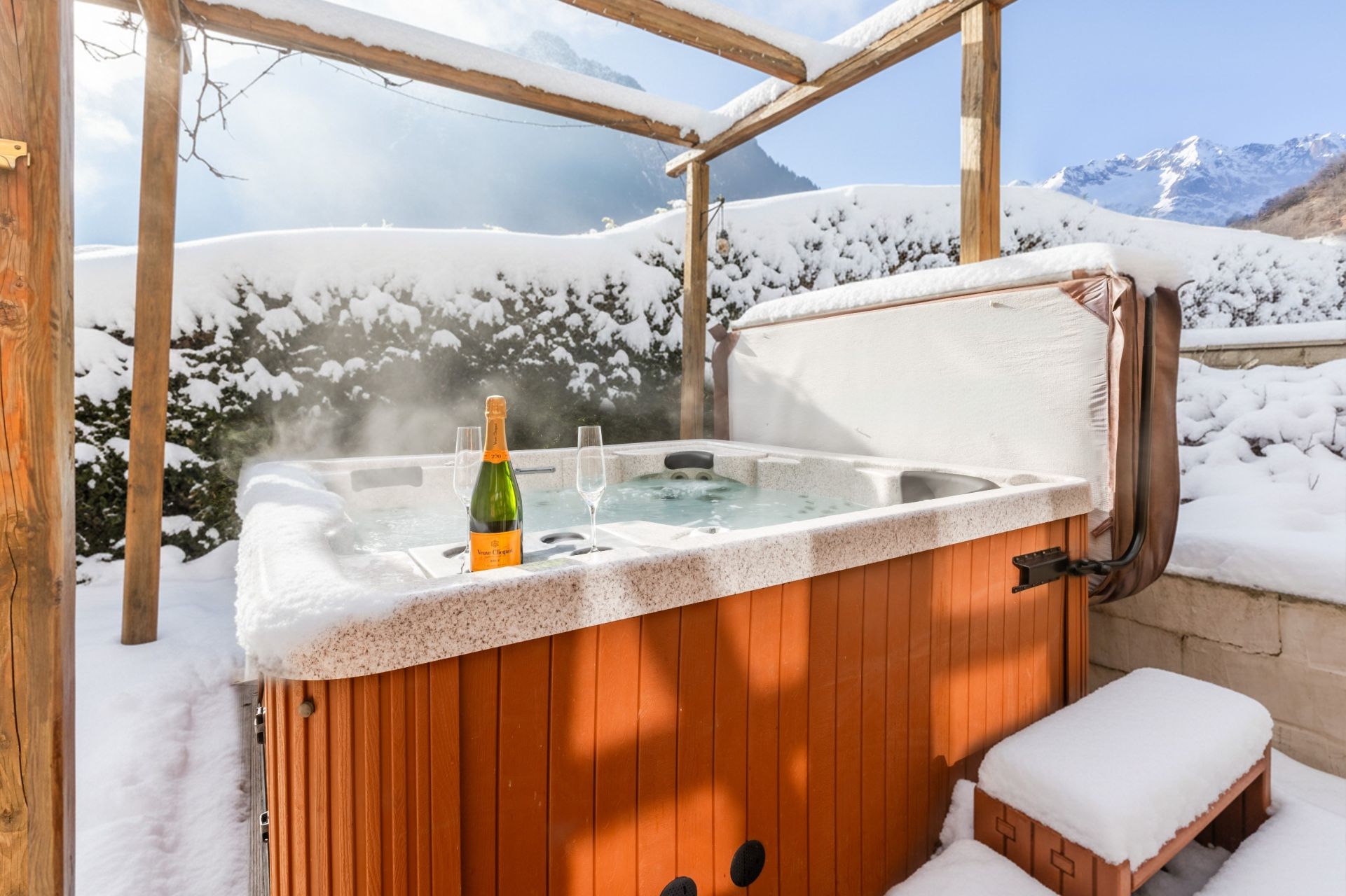luxury chalet 13 Rooms for sale on LES DEUX ALPES (38860)