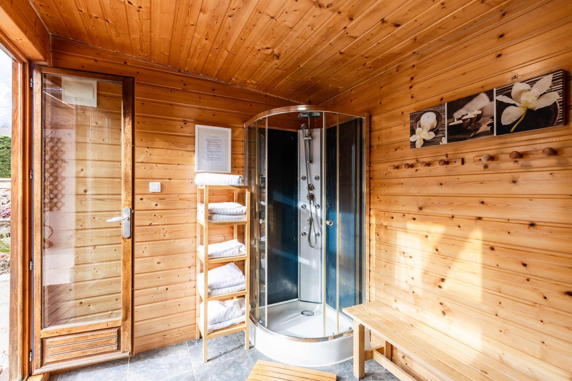 luxury chalet 13 Rooms for sale on LES DEUX ALPES (38860)