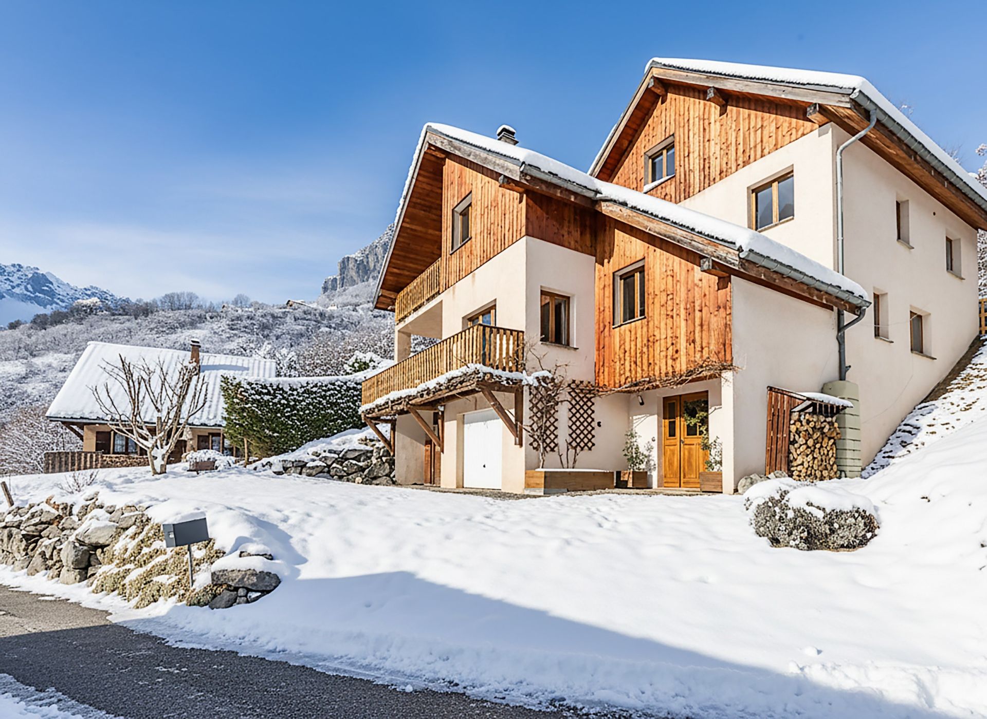 luxury chalet 13 Rooms for sale on LES DEUX ALPES (38860)