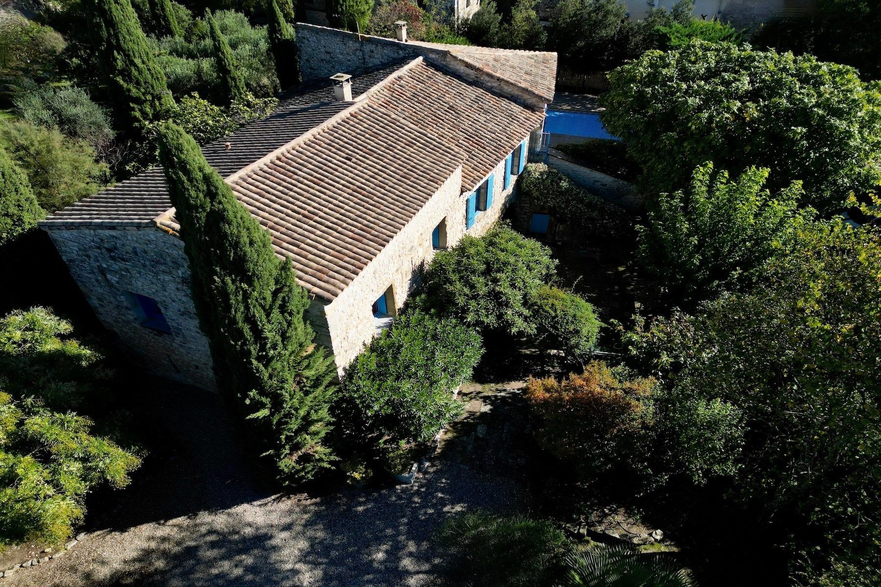 luxury house 9 Rooms for sale on UZES (30700)