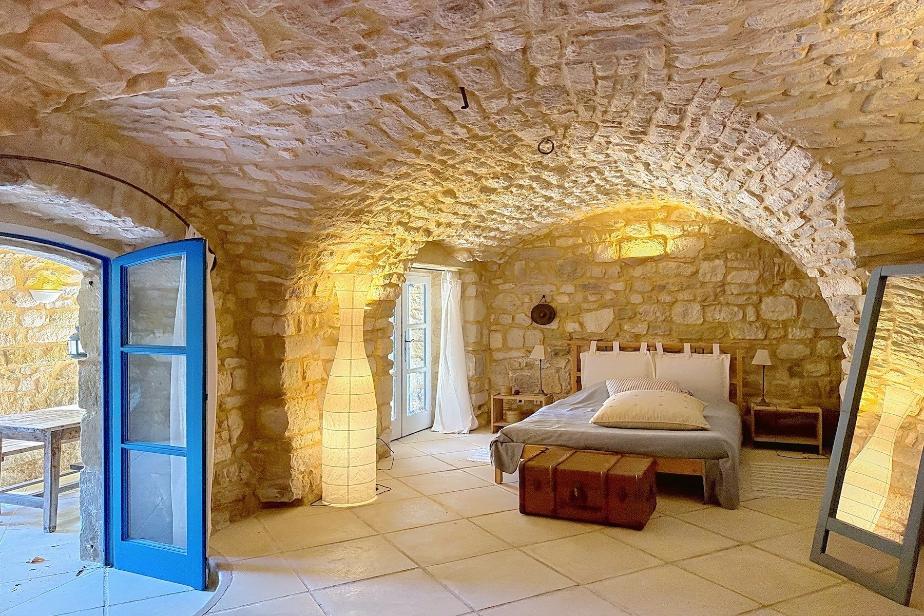 luxury house 9 Rooms for sale on UZES (30700)