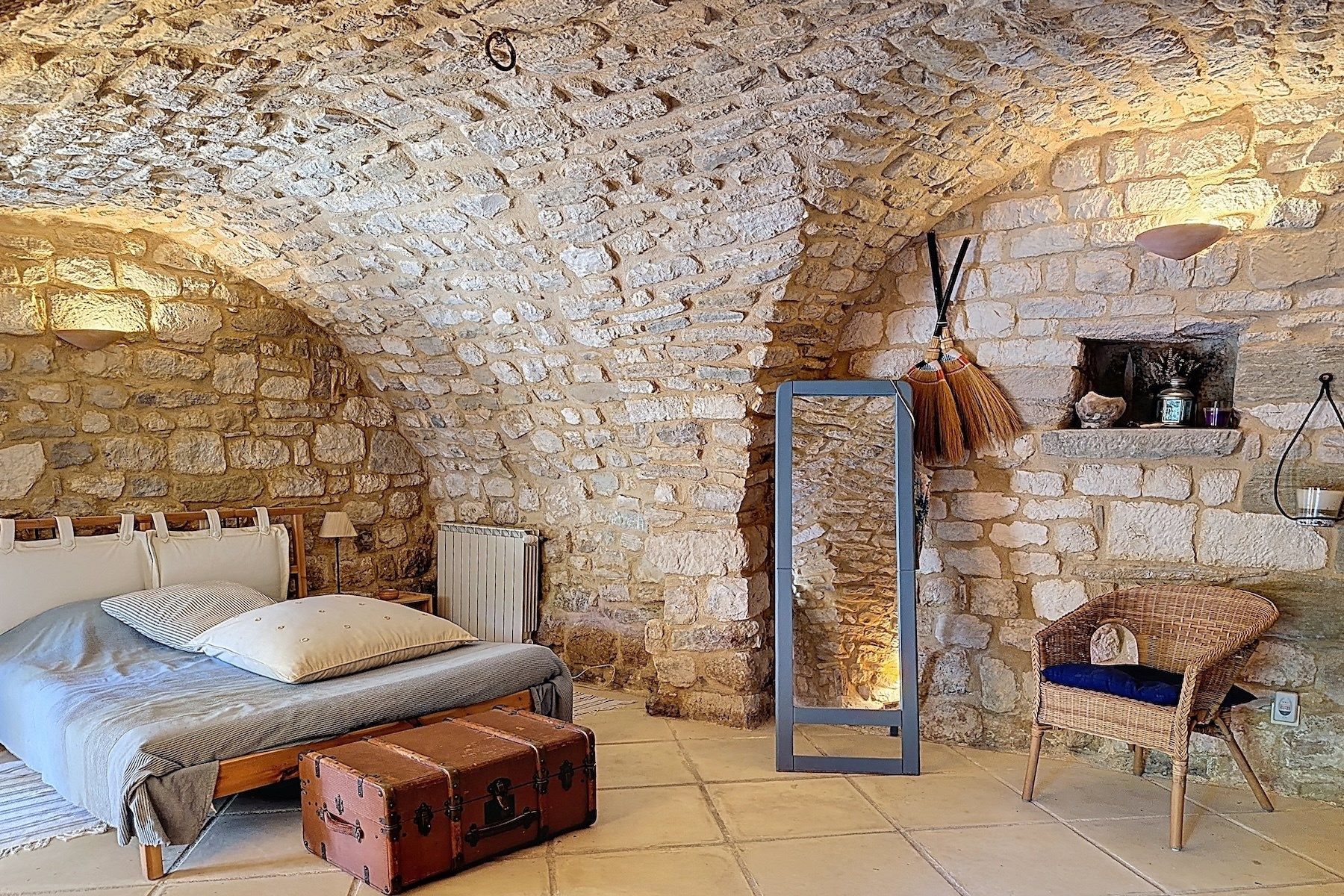 luxury house 9 Rooms for sale on UZES (30700)