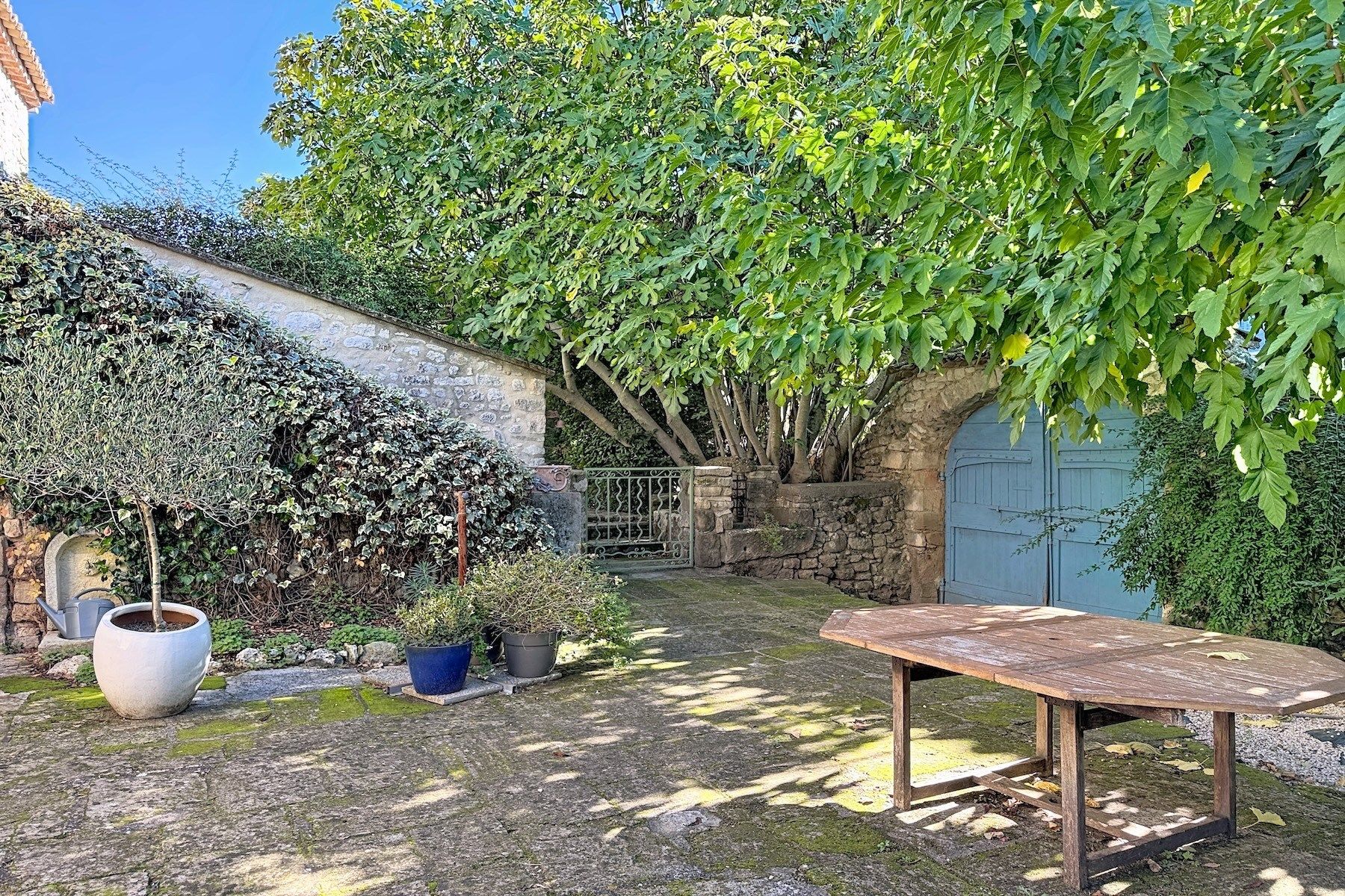 luxury house 9 Rooms for sale on UZES (30700)