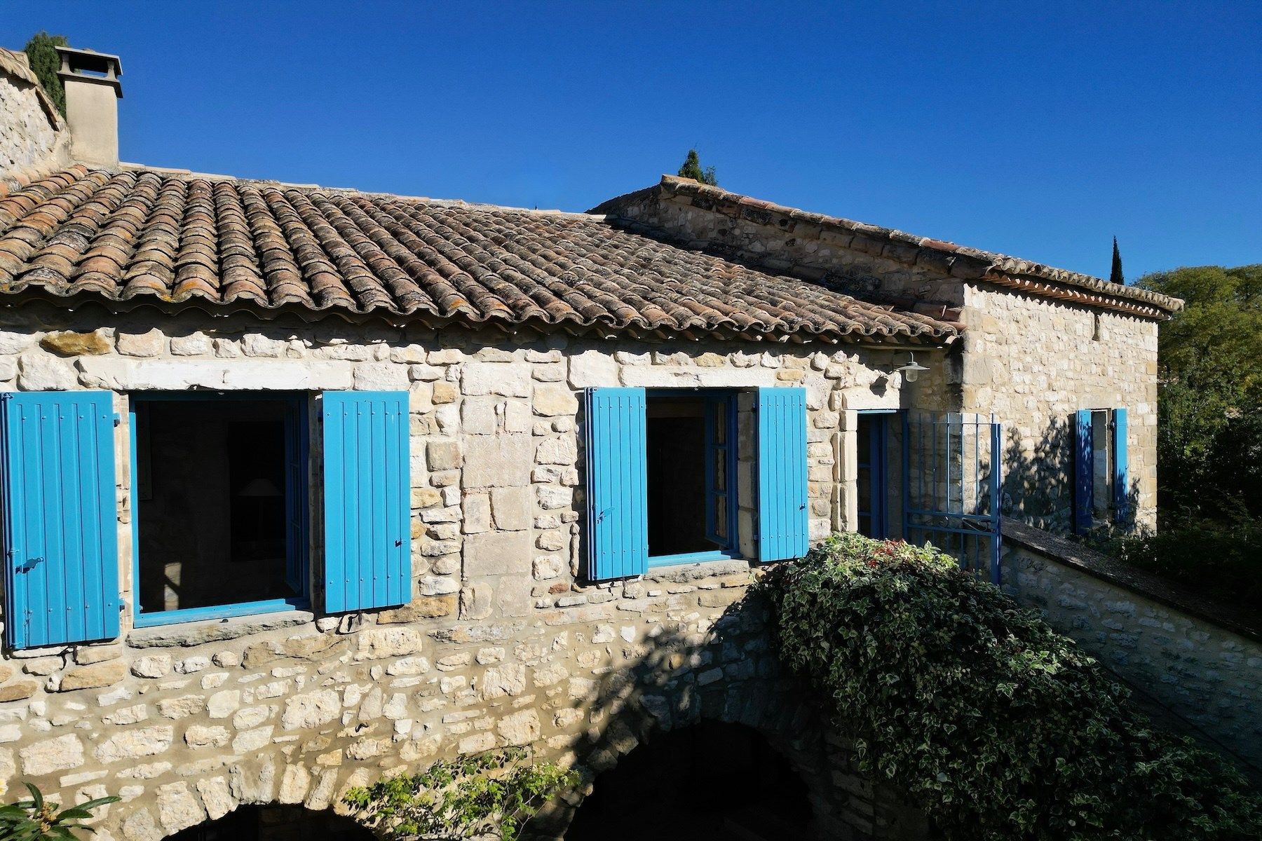 luxury house 9 Rooms for sale on UZES (30700)
