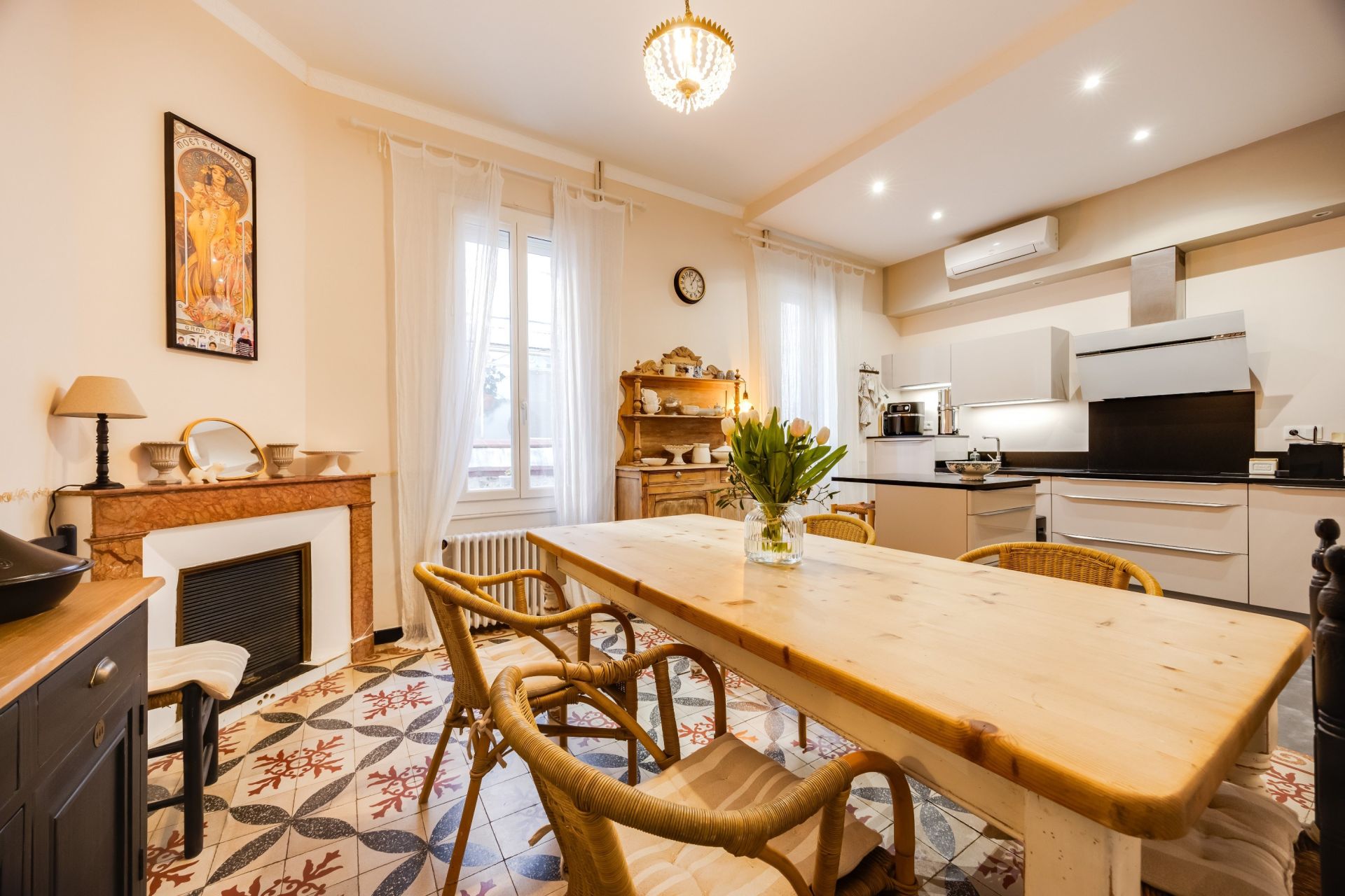 luxury house 8 Rooms for sale on PERPIGNAN (66000)