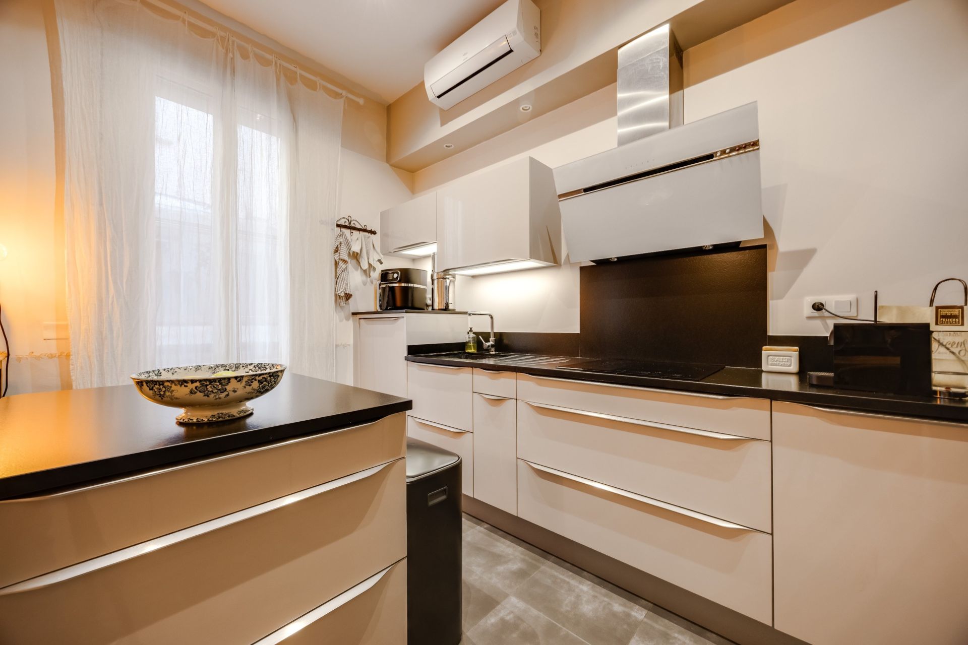 luxury house 8 Rooms for sale on PERPIGNAN (66000)