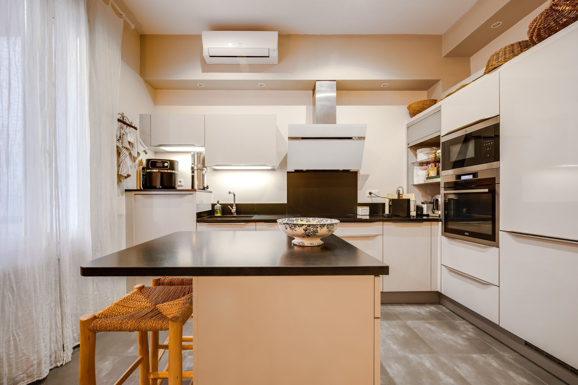 luxury house 8 Rooms for sale on PERPIGNAN (66000)