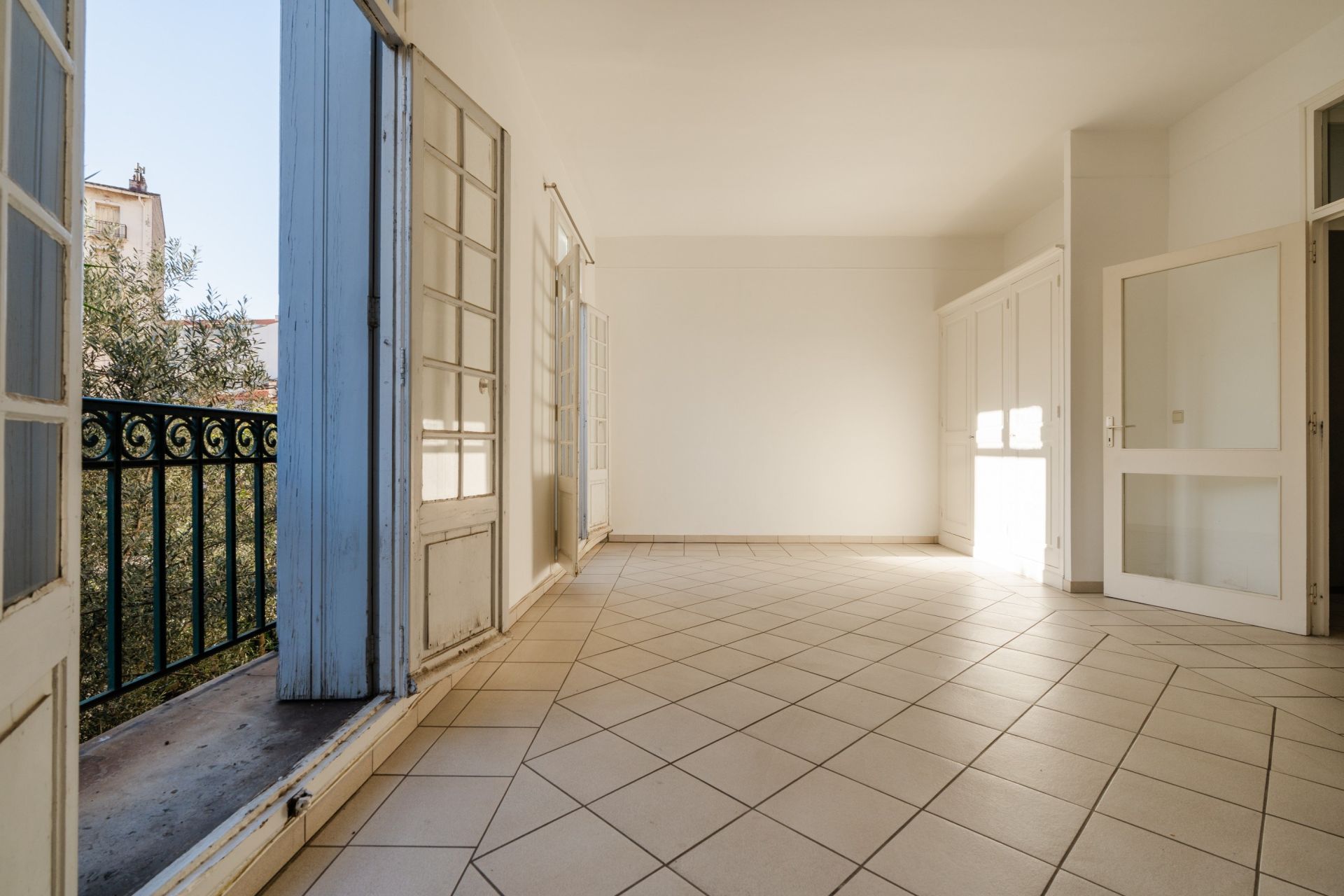 luxury house 8 Rooms for sale on PERPIGNAN (66000)