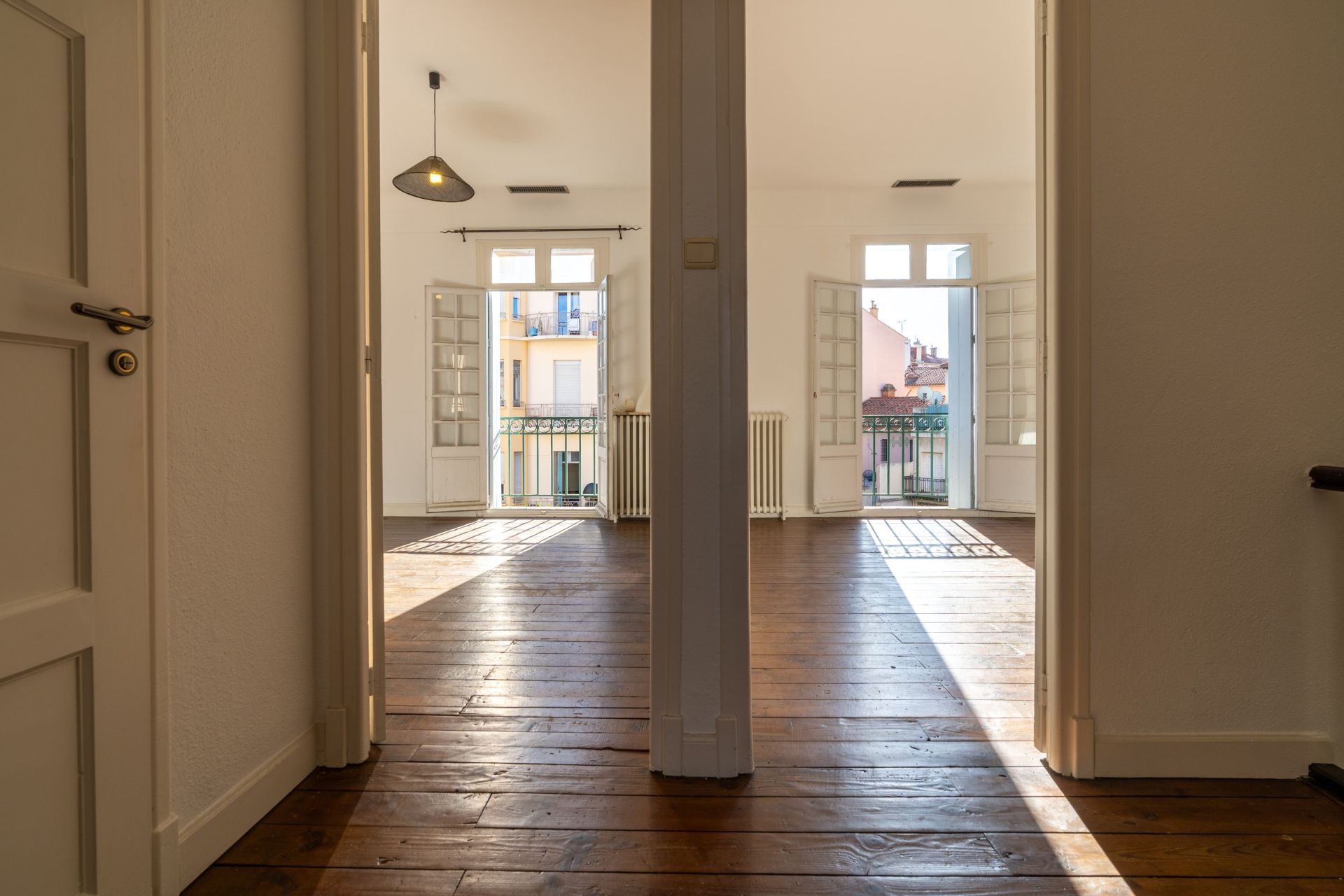 luxury house 8 Rooms for sale on PERPIGNAN (66000)