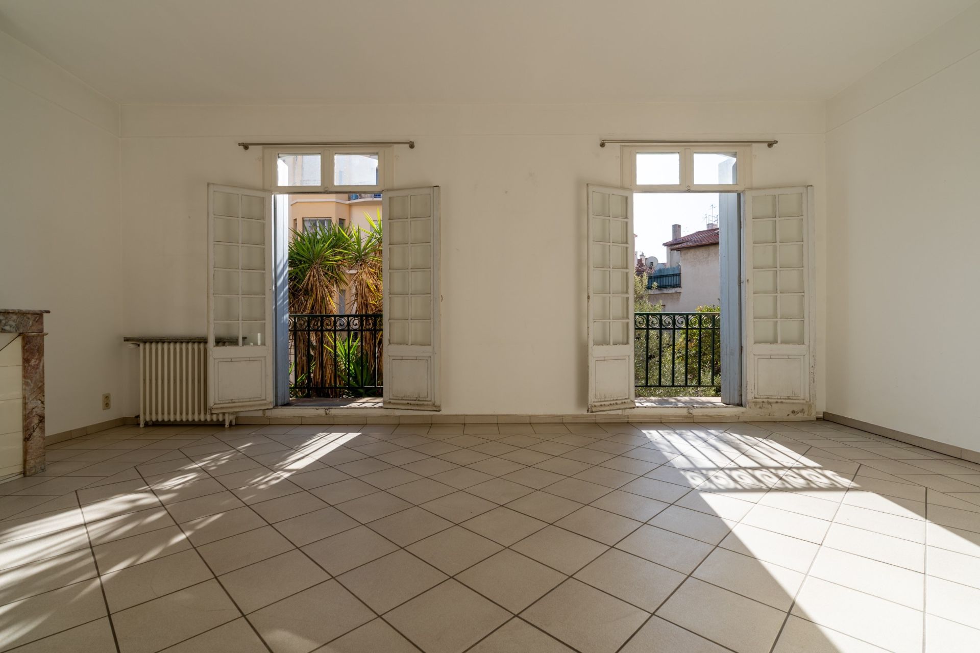 luxury house 8 Rooms for sale on PERPIGNAN (66000)