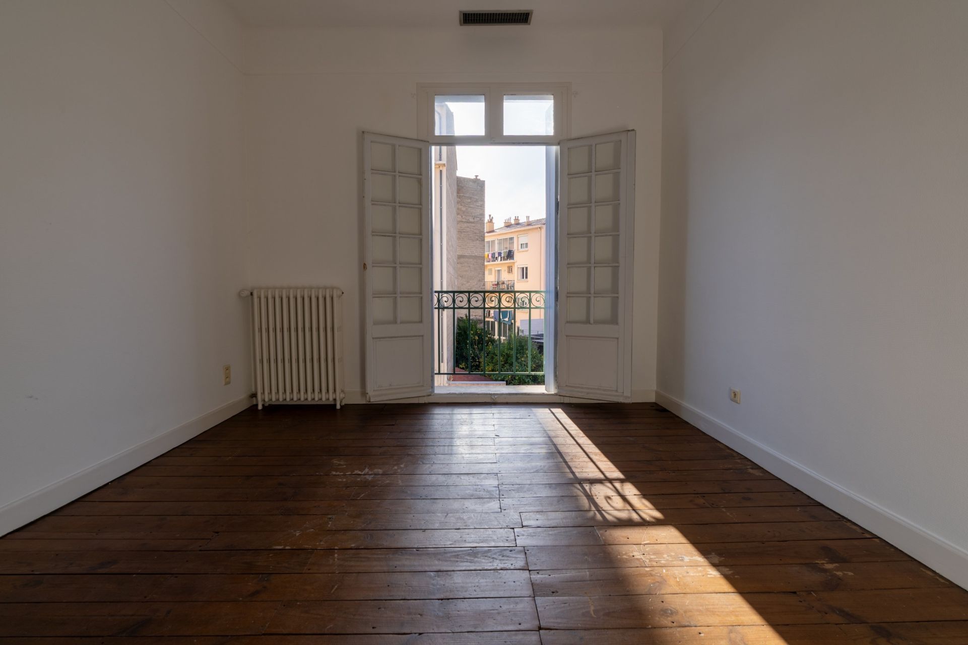 luxury house 8 Rooms for sale on PERPIGNAN (66000)