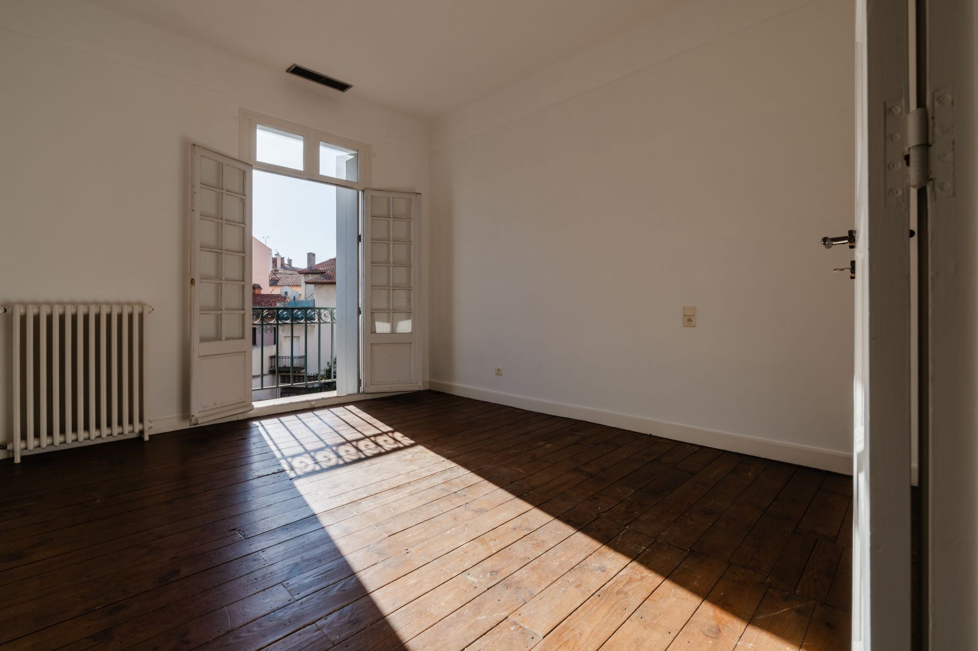 luxury house 8 Rooms for sale on PERPIGNAN (66000)