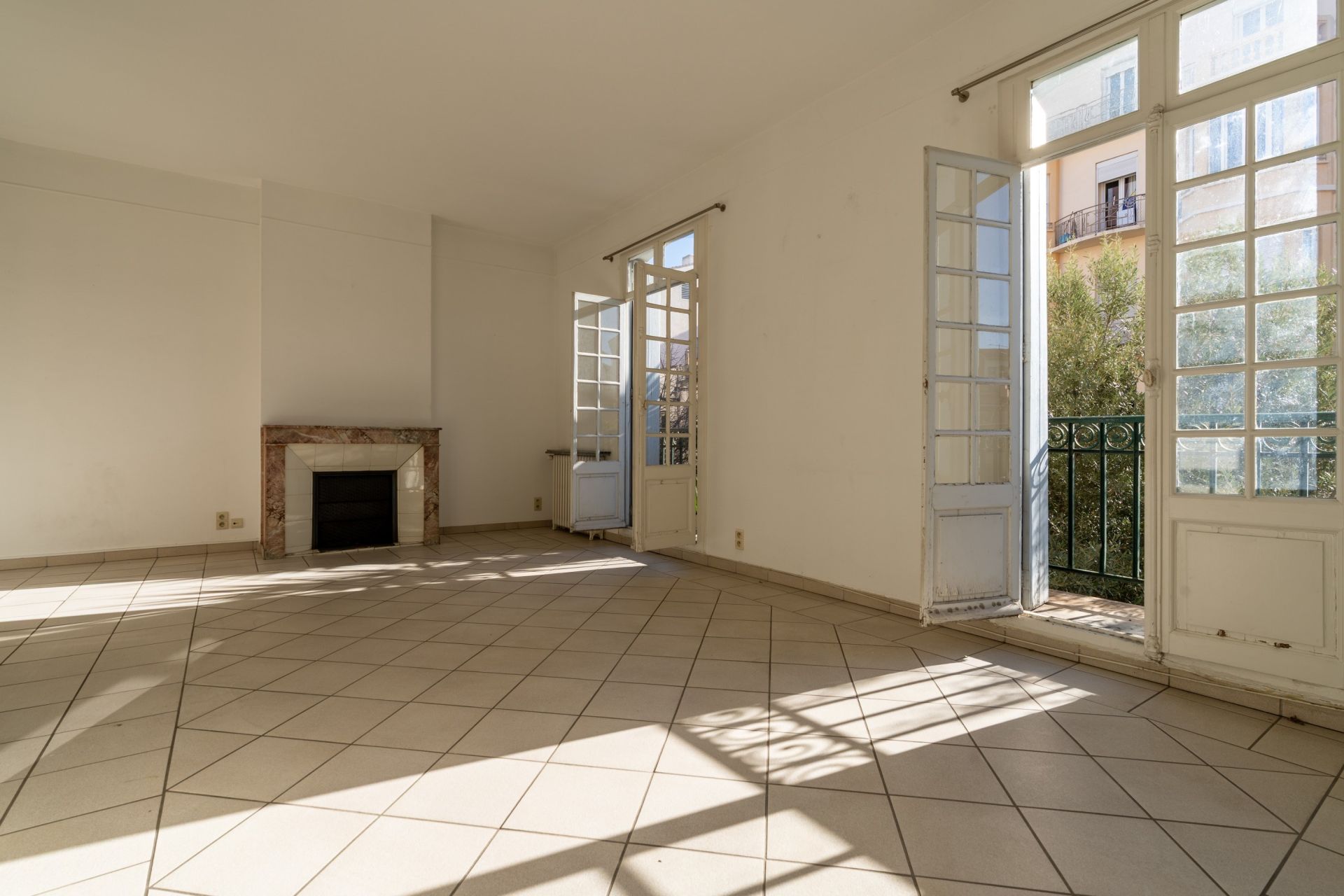 luxury house 8 Rooms for sale on PERPIGNAN (66000)