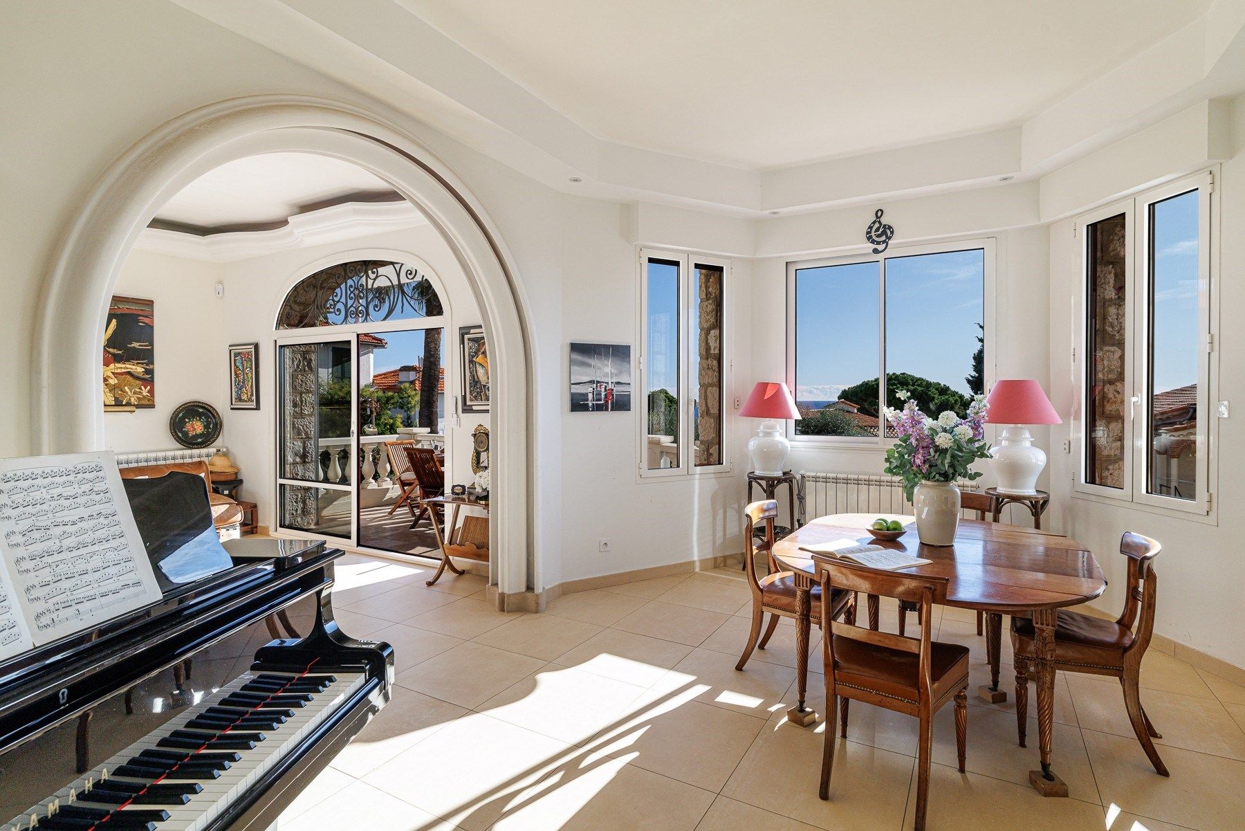 luxury villa 8 Rooms for sale on NICE (06000)