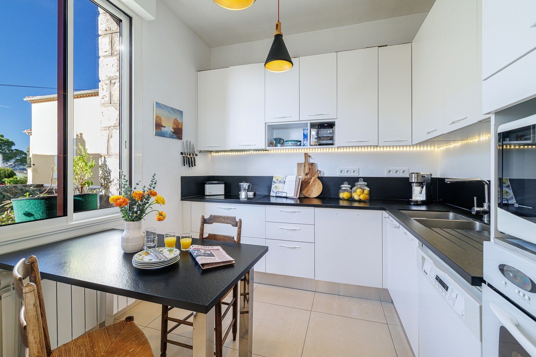 luxury villa 8 Rooms for sale on NICE (06000)