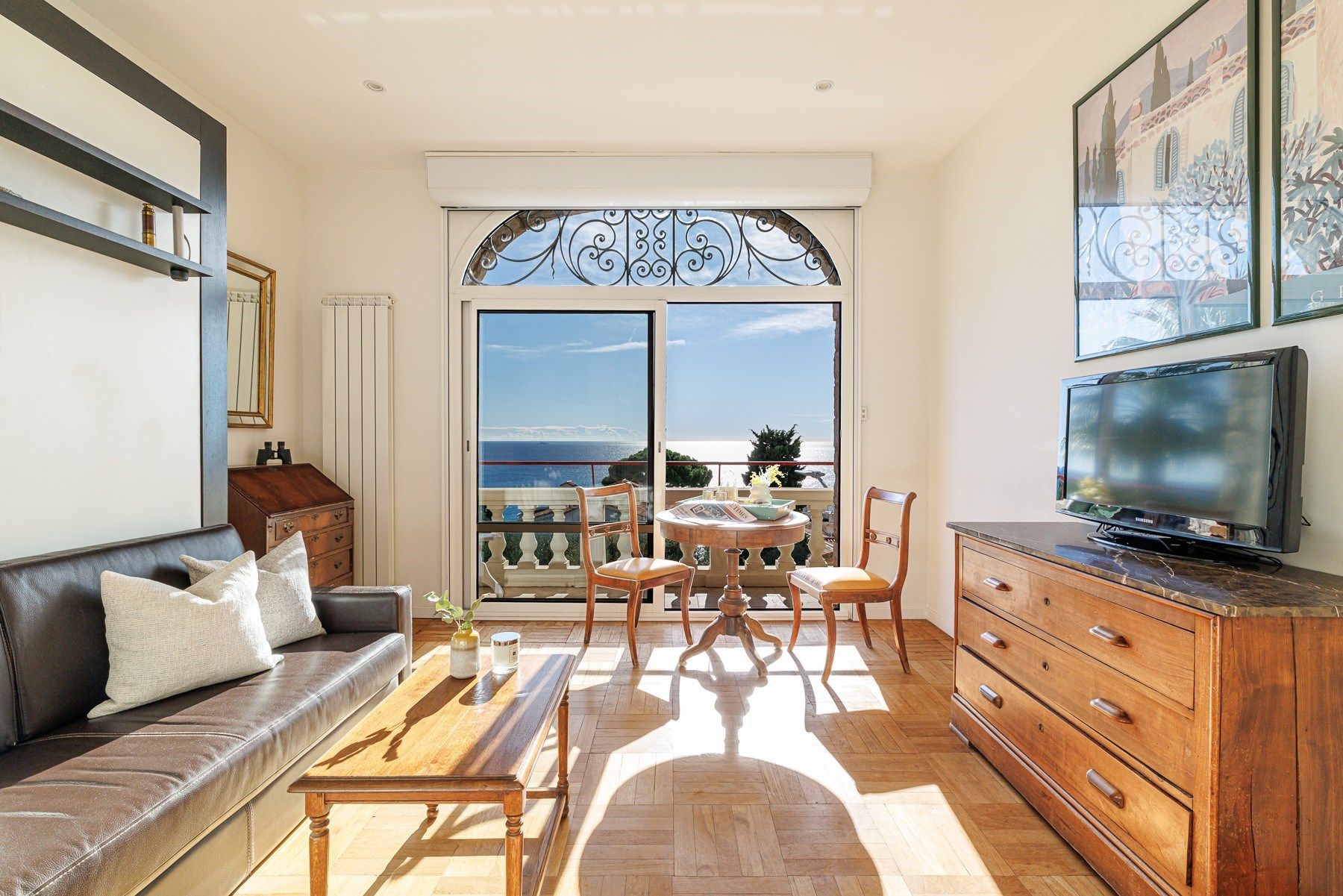 luxury villa 8 Rooms for sale on NICE (06000)
