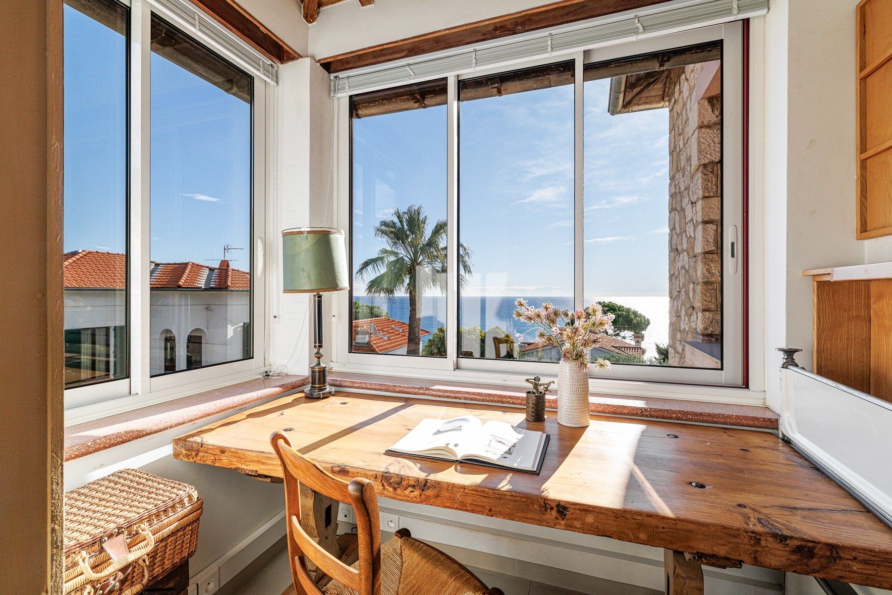 luxury villa 8 Rooms for sale on NICE (06000)