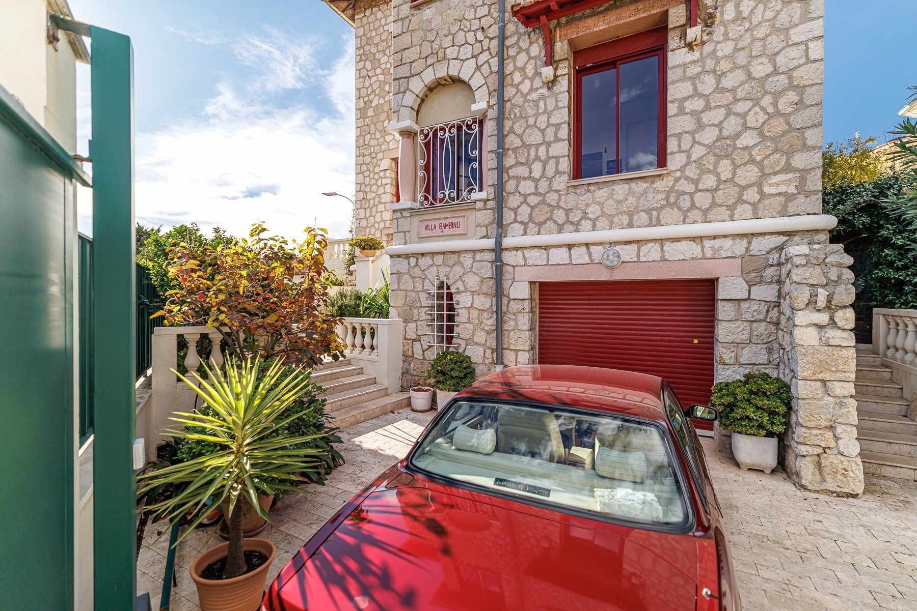 luxury villa 8 Rooms for sale on NICE (06000)
