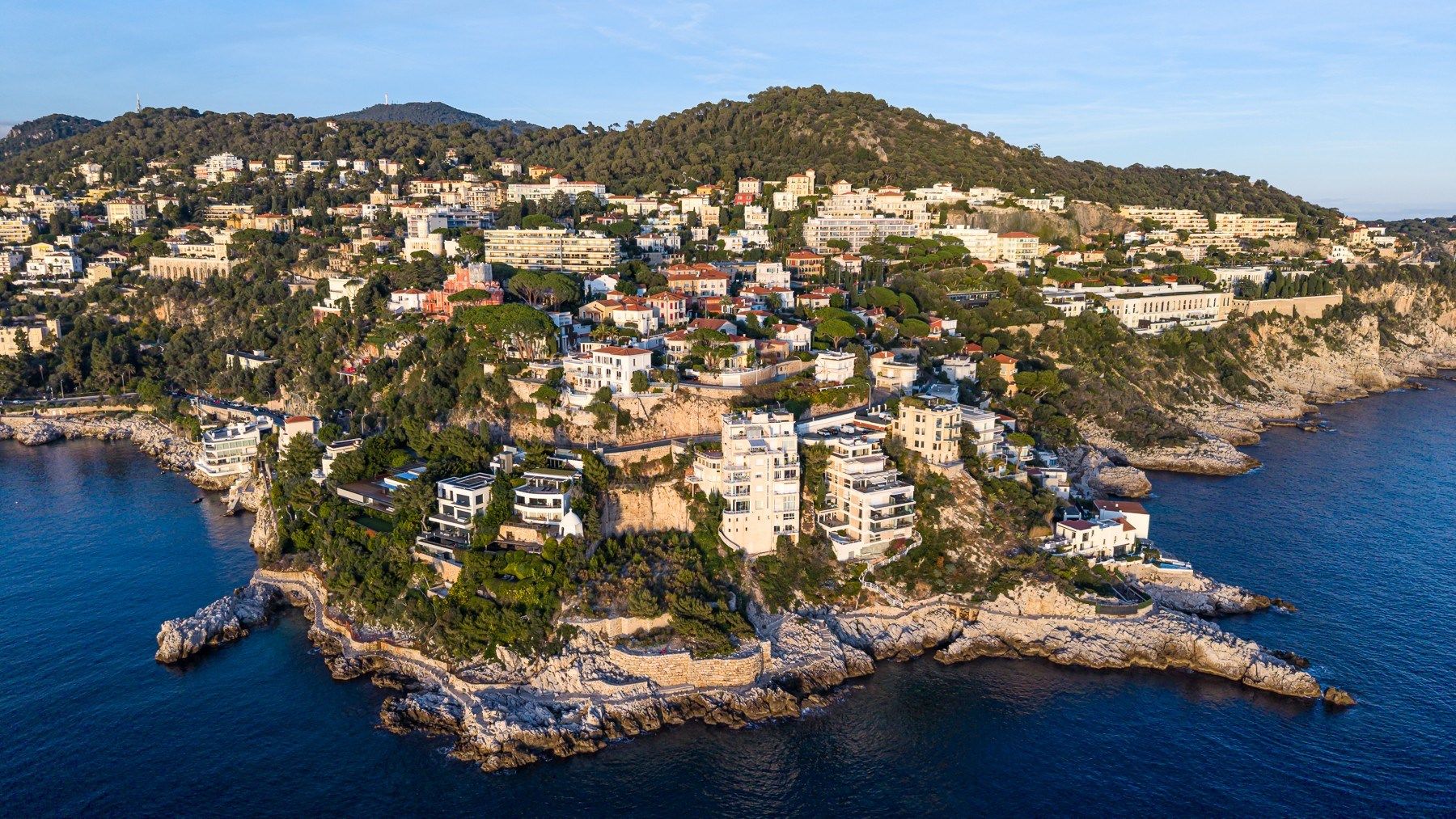 luxury villa 8 Rooms for sale on NICE (06000)