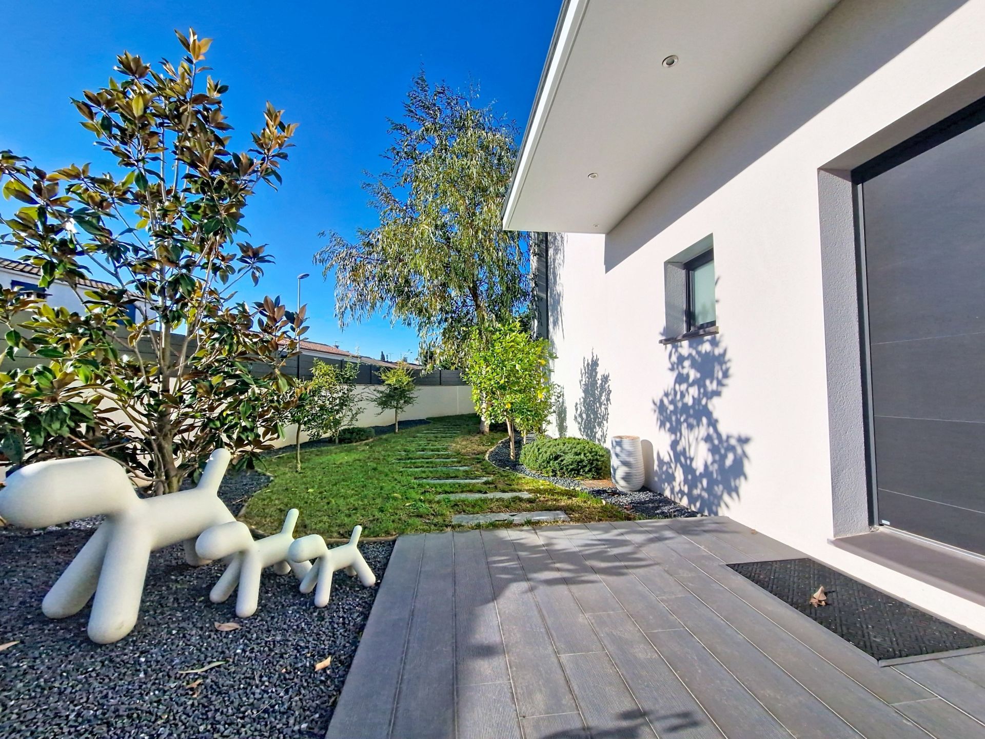 luxury house 8 Rooms for sale on NARBONNE (11100)