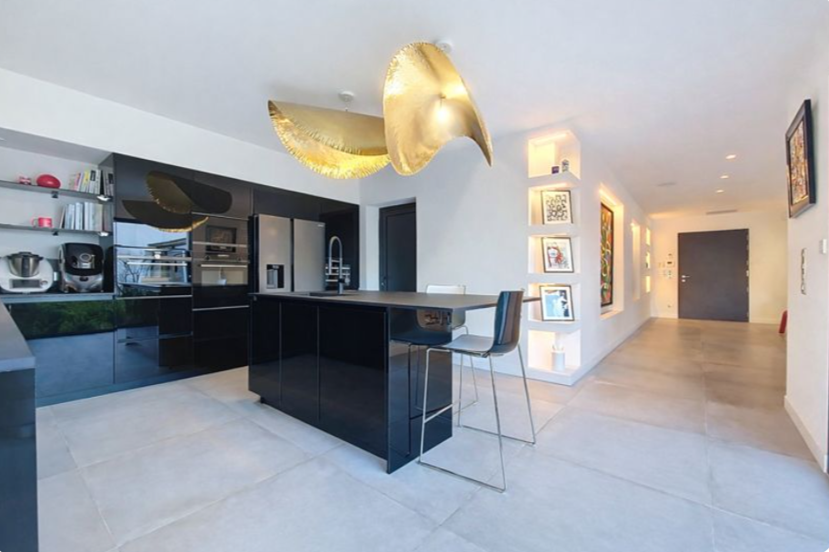 luxury house 8 Rooms for sale on NARBONNE (11100)