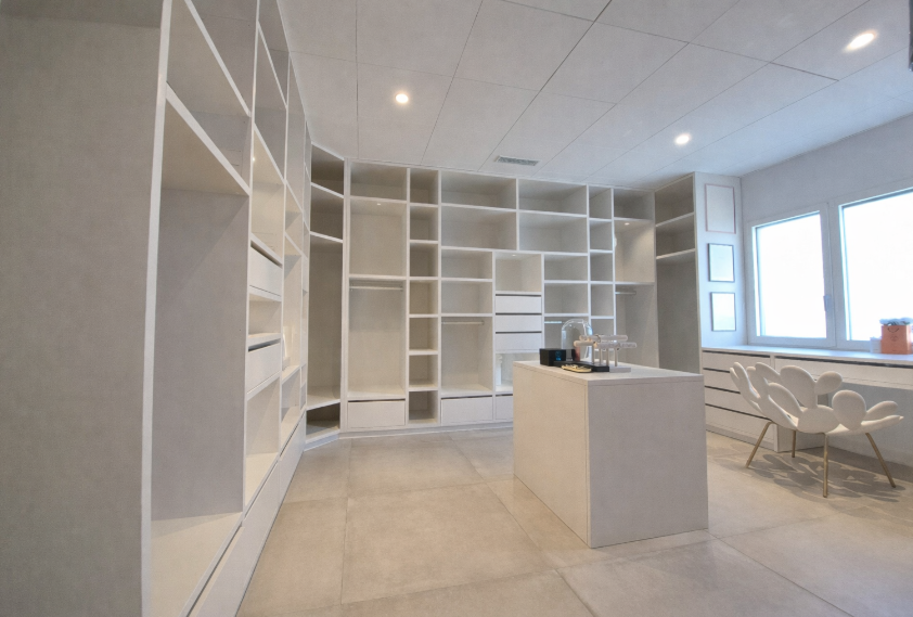 luxury house 8 Rooms for sale on NARBONNE (11100)