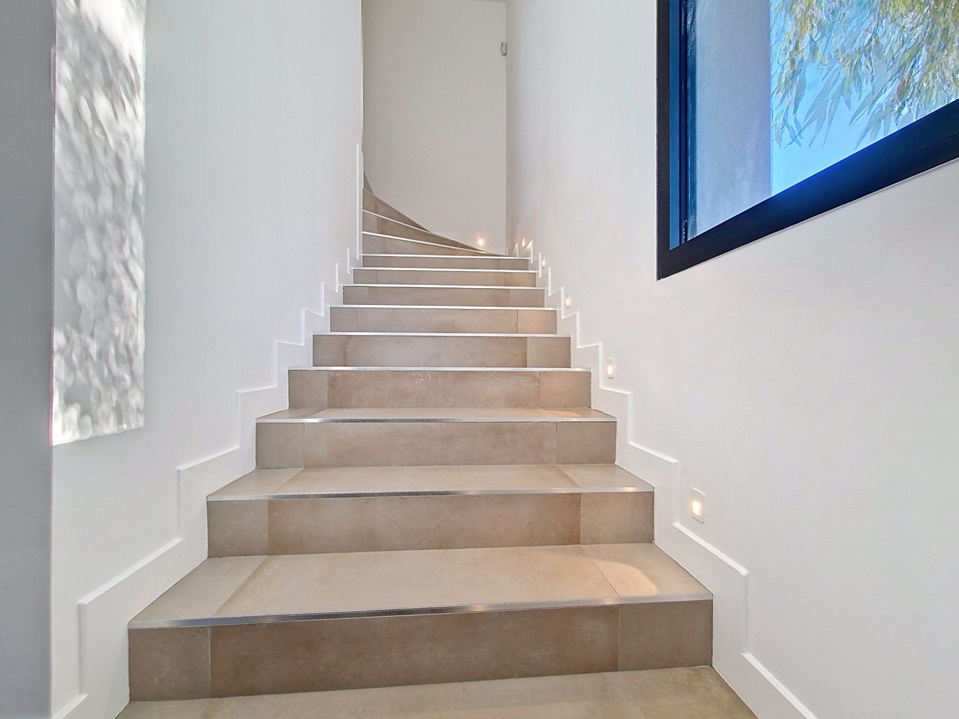 luxury house 8 Rooms for sale on NARBONNE (11100)