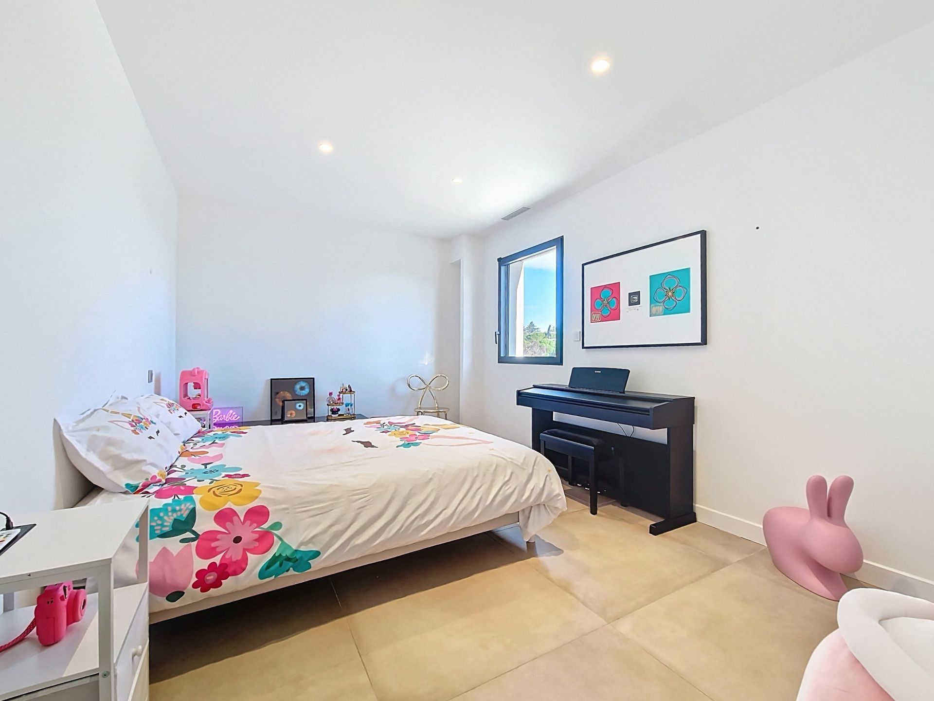 luxury house 8 Rooms for sale on NARBONNE (11100)