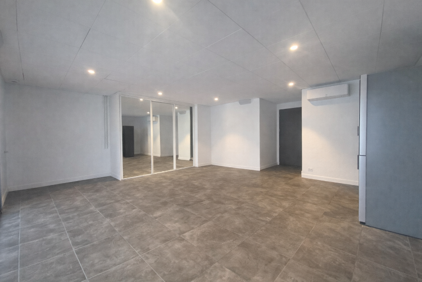 luxury house 8 Rooms for sale on NARBONNE (11100)