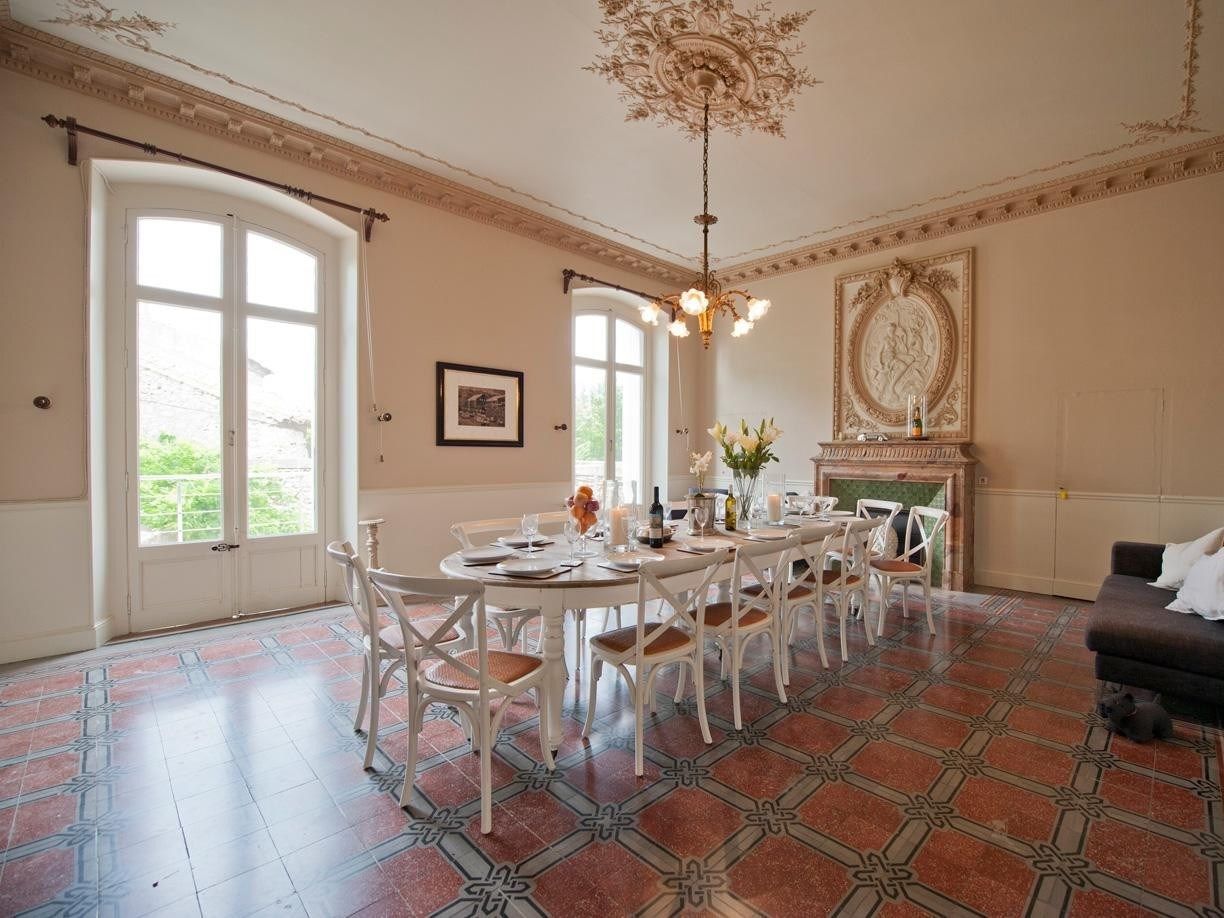 mansion 17 Rooms for sale on CANET (11200)