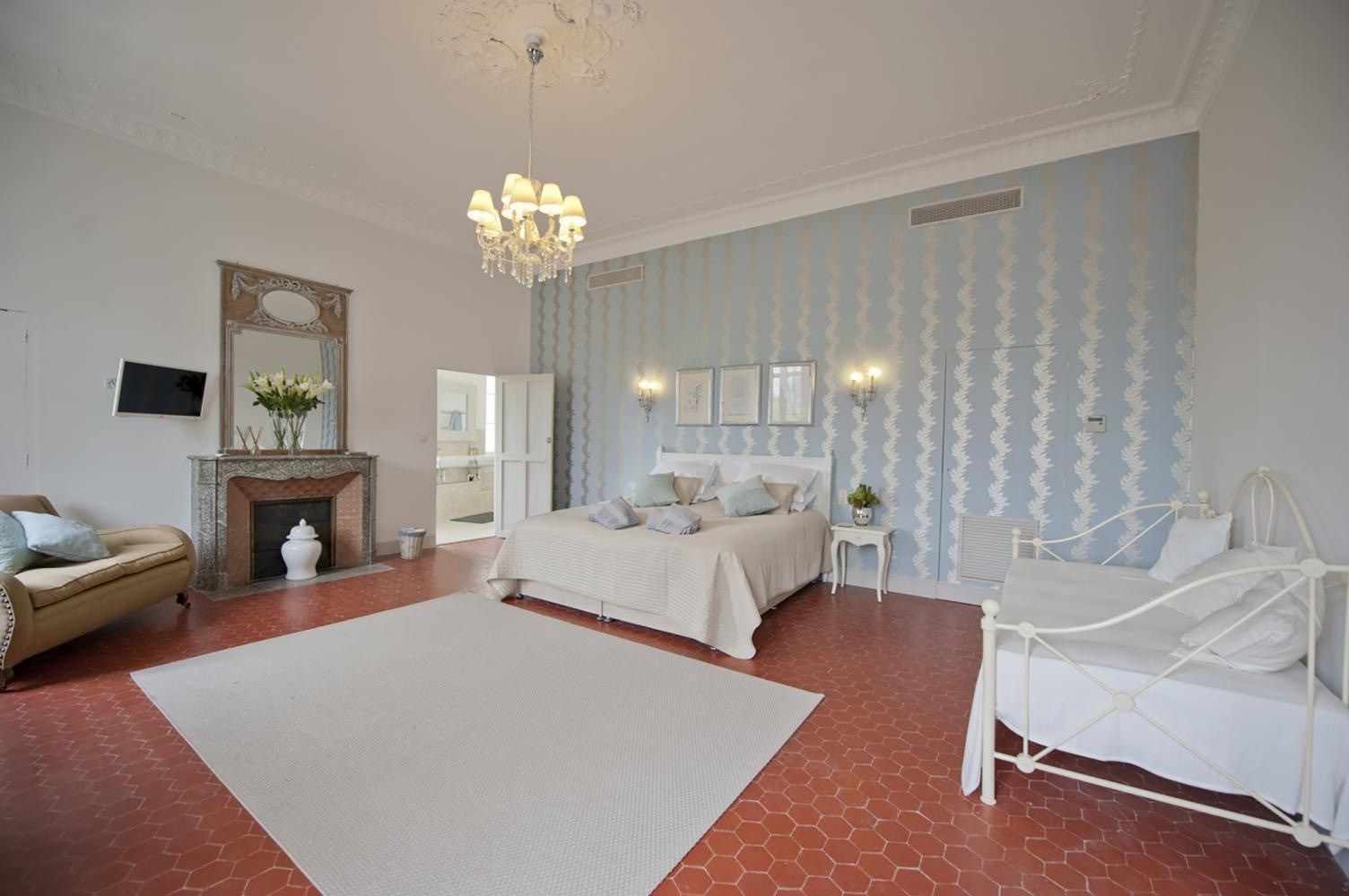 mansion 16 Rooms for sale on CANET (11200)
