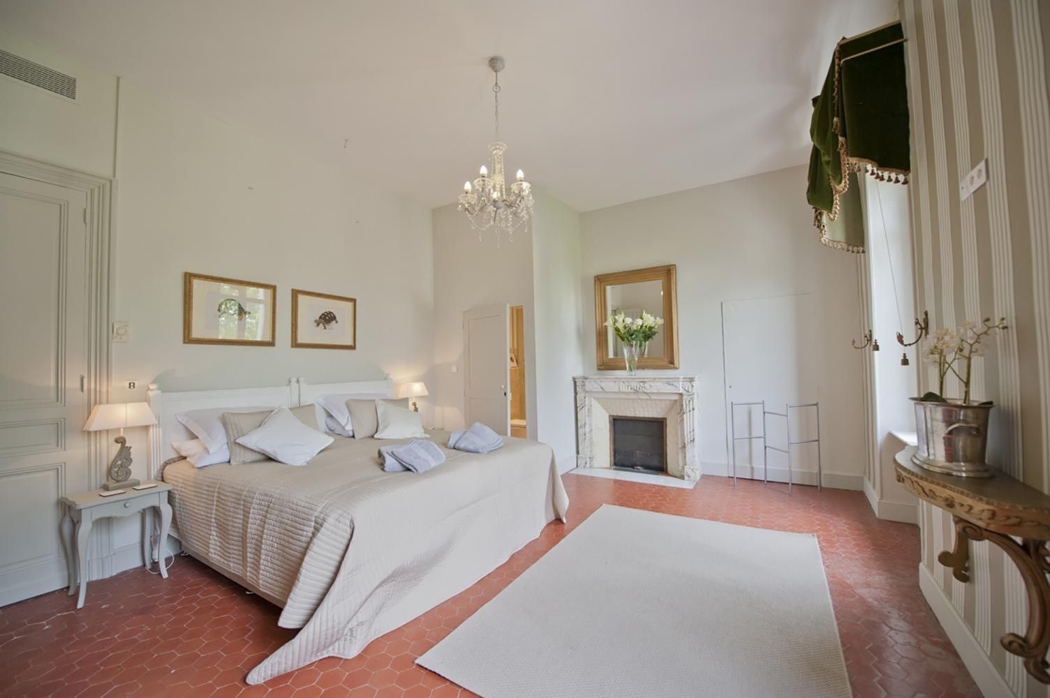 mansion 16 Rooms for sale on CANET (11200)