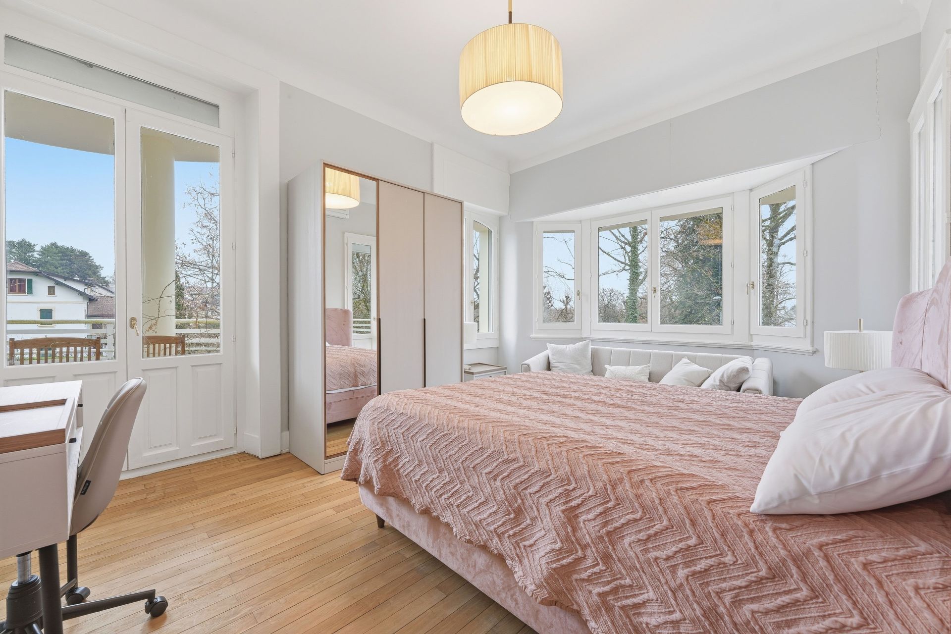 luxury house 9 Rooms for sale on DIVONNE LES BAINS (01220)