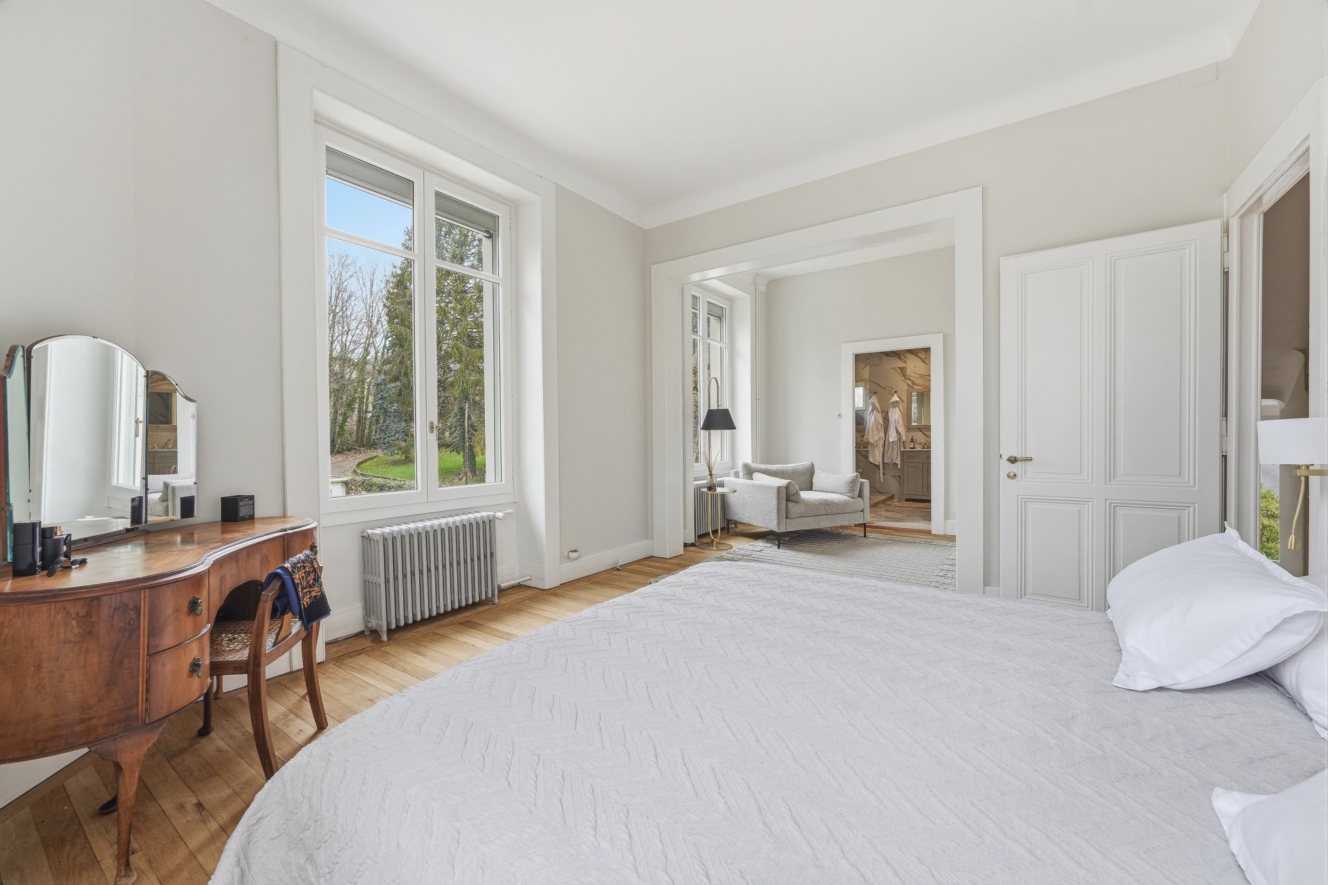 luxury house 9 Rooms for sale on DIVONNE LES BAINS (01220)
