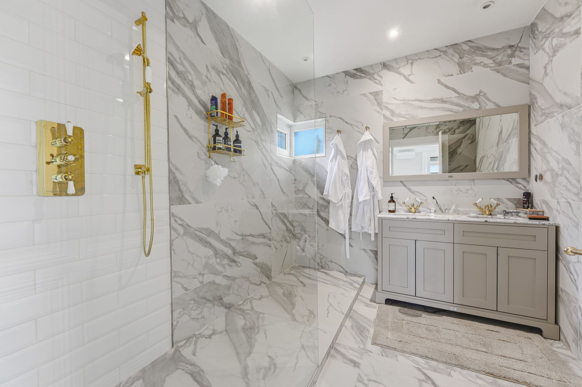 luxury house 9 Rooms for sale on DIVONNE LES BAINS (01220)