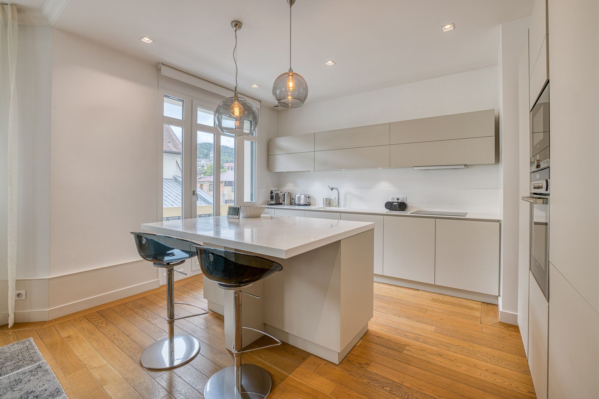 luxury apartment 4 Rooms for sale on ANNECY (74000)