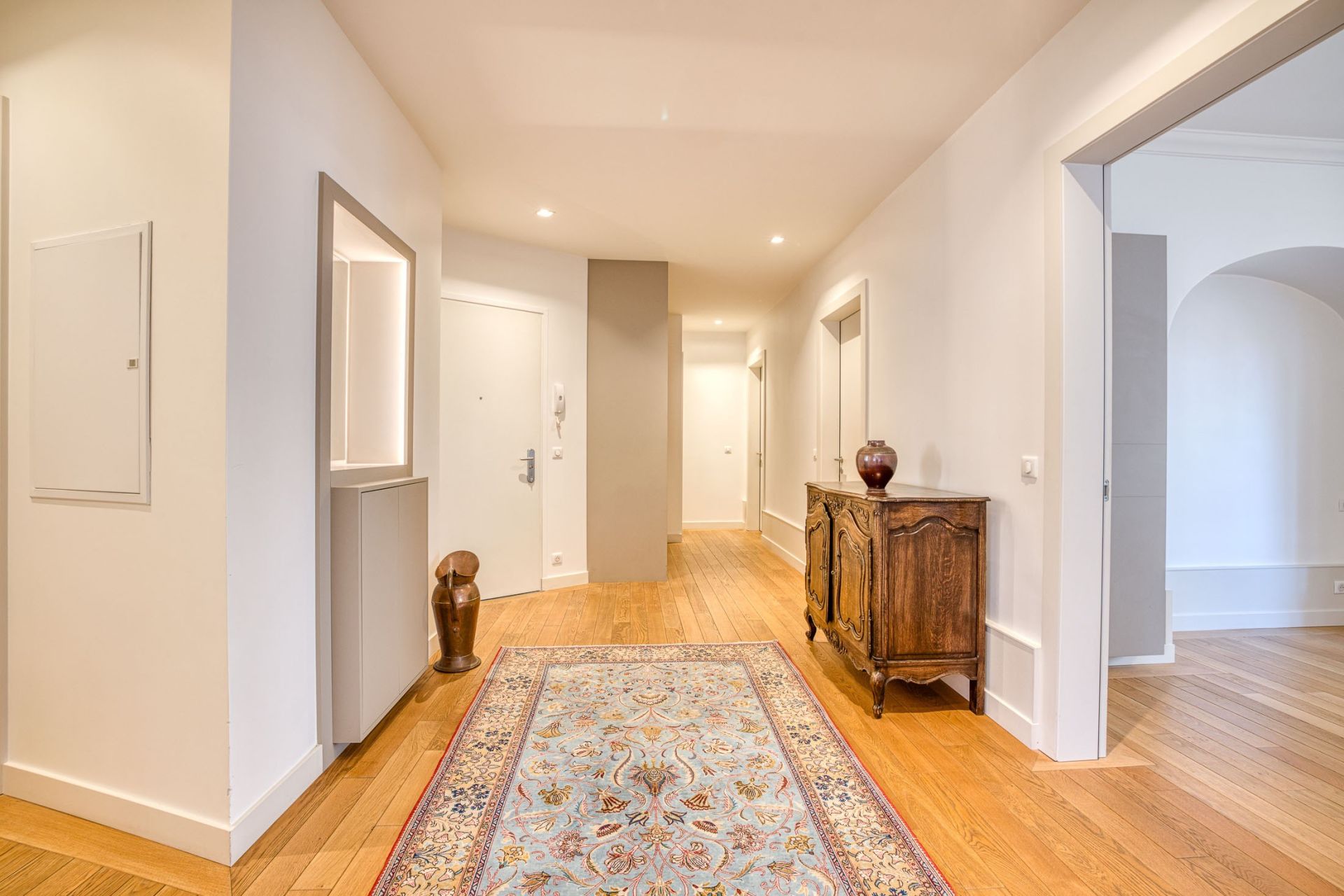 luxury apartment 4 Rooms for sale on ANNECY (74000)