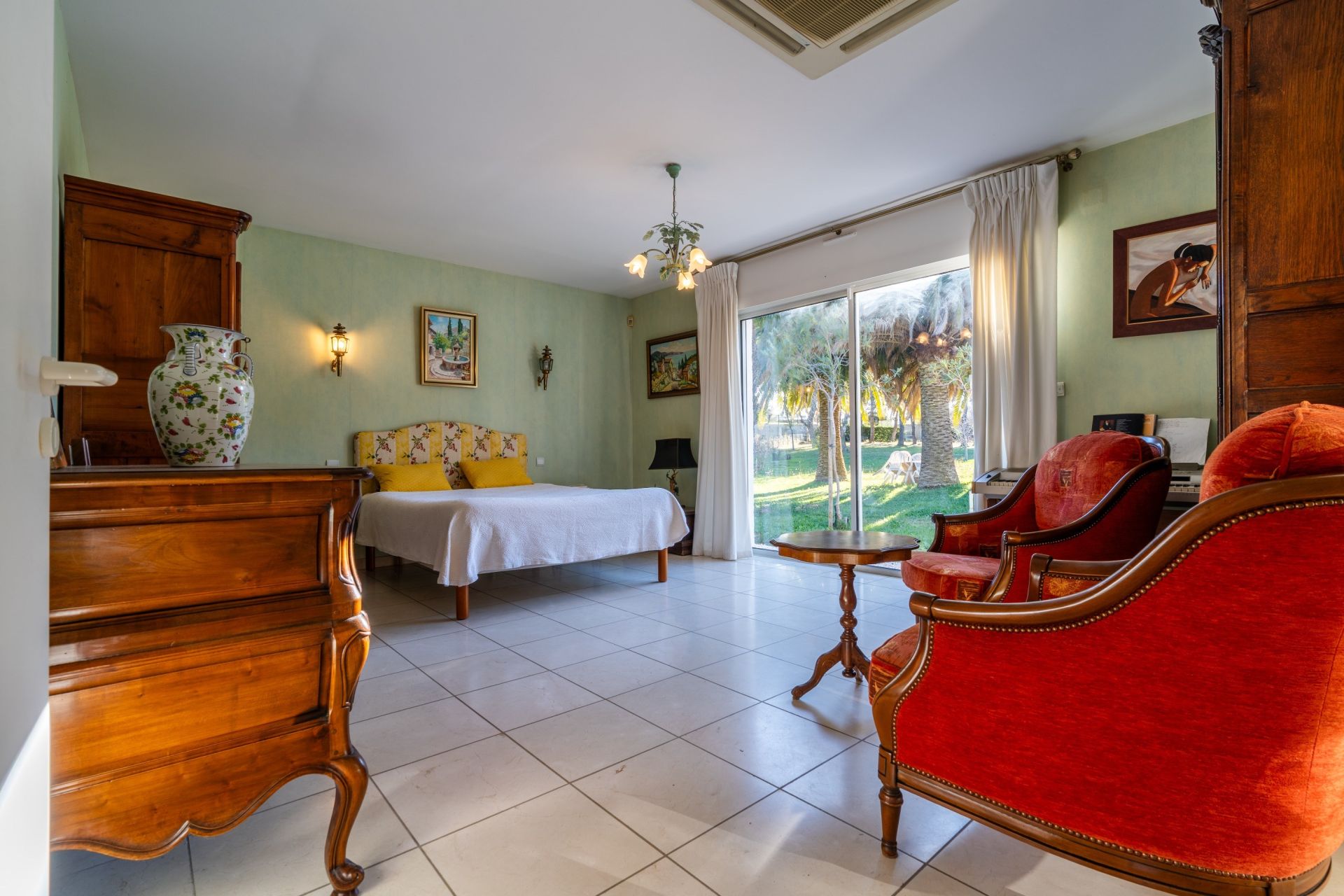luxury house 5 Rooms for sale on PERPIGNAN (66000)