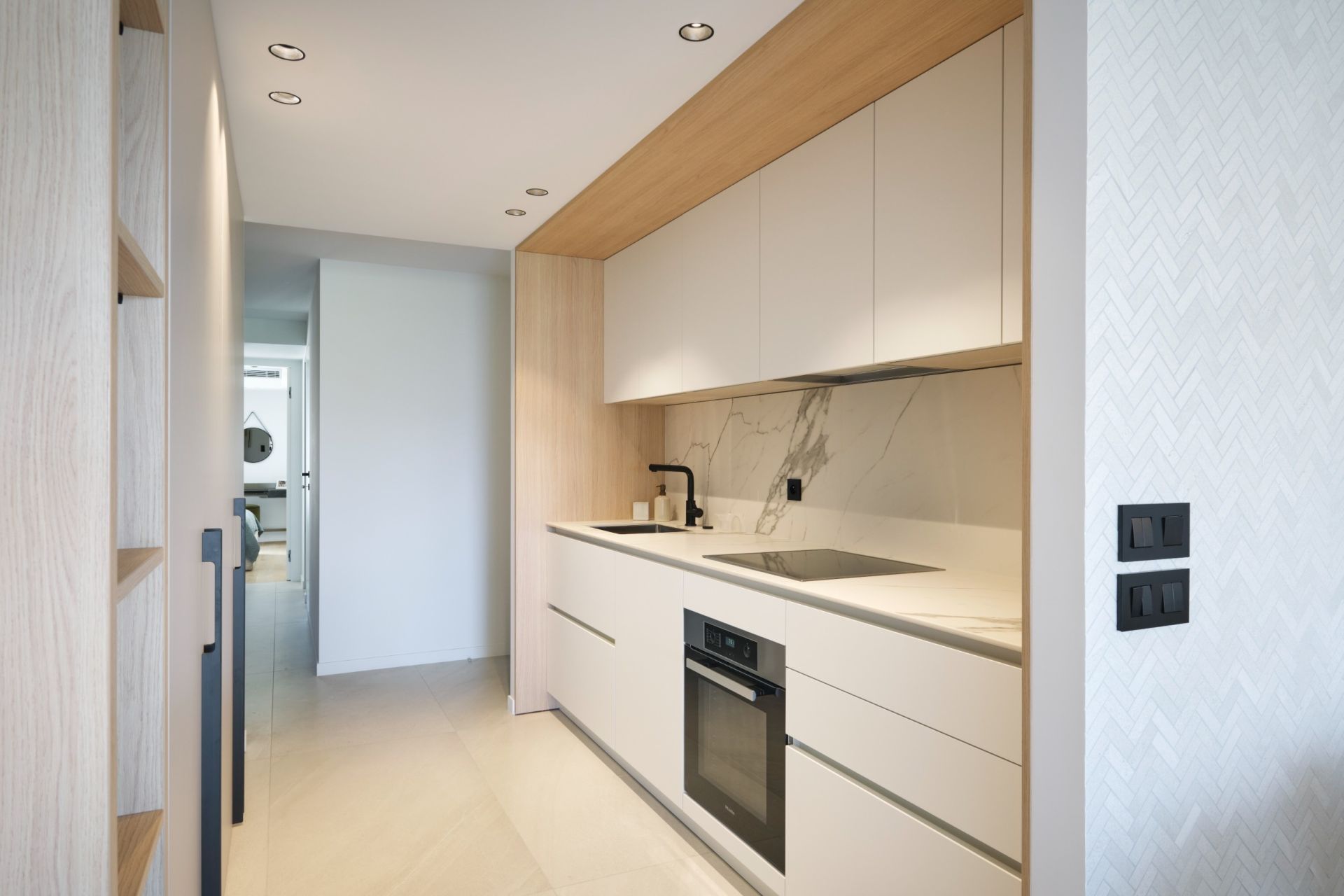 luxury apartment 4 Rooms for sale on CANNES (06400)