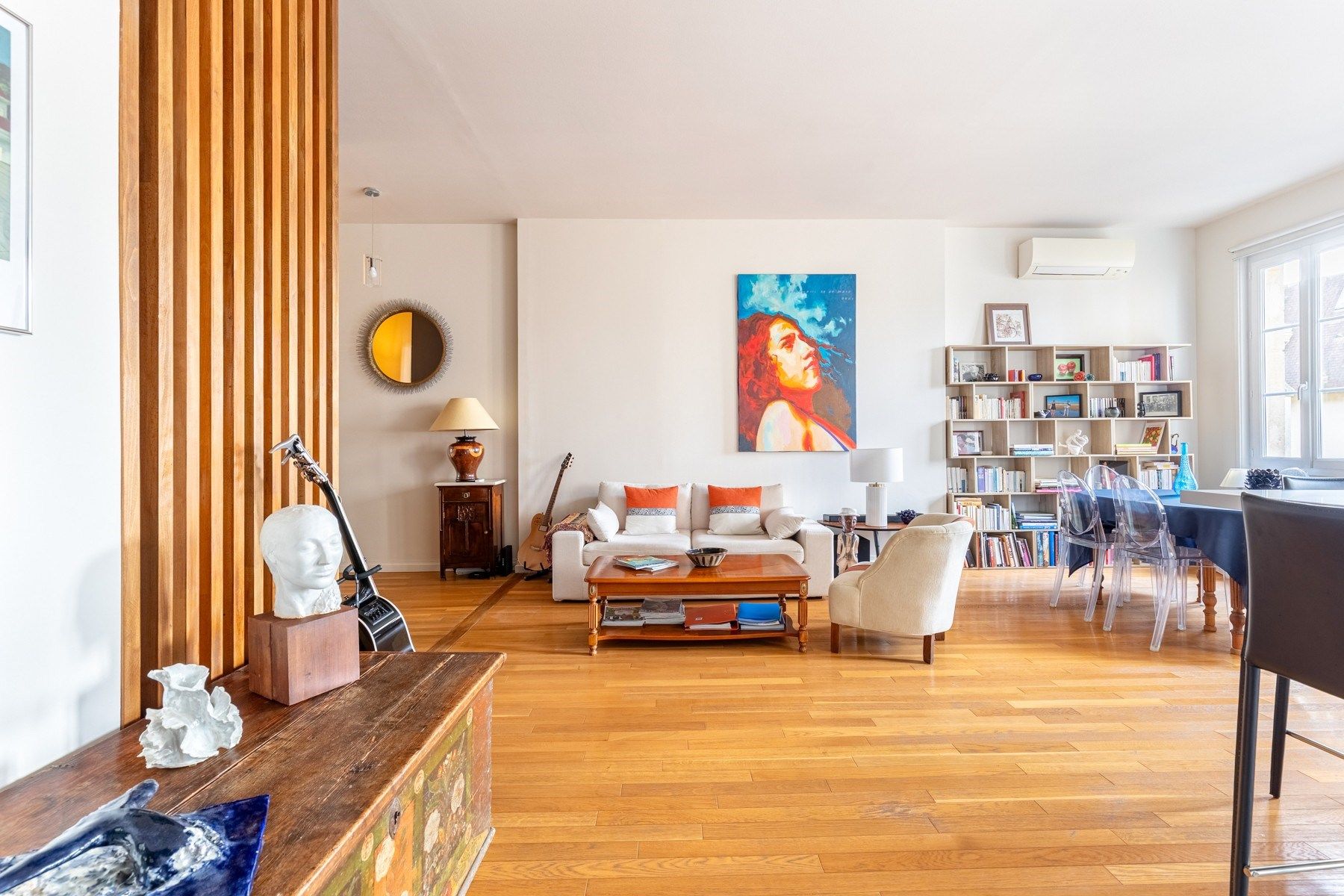 luxury apartment 4 Rooms for sale on BORDEAUX (33000)