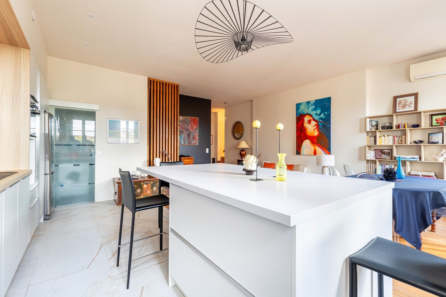 luxury apartment 4 Rooms for sale on BORDEAUX (33000)