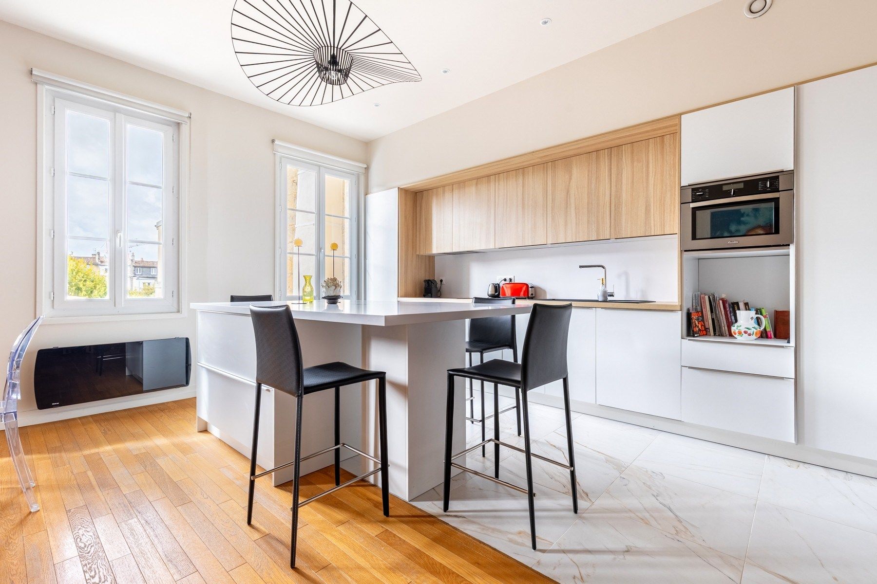 luxury apartment 4 Rooms for sale on BORDEAUX (33000)