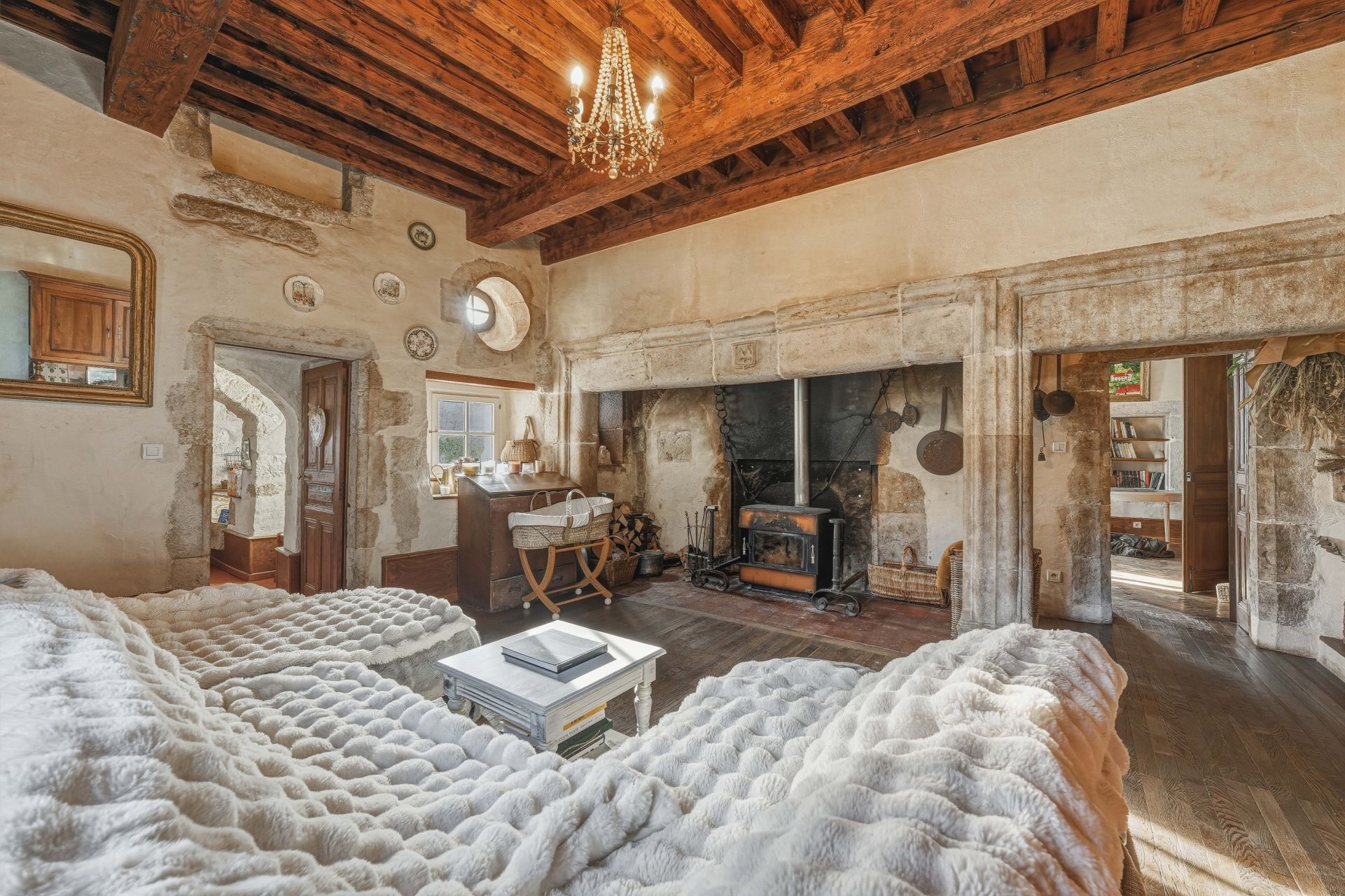 castle 12 Rooms for sale on MONTANGES (01200)