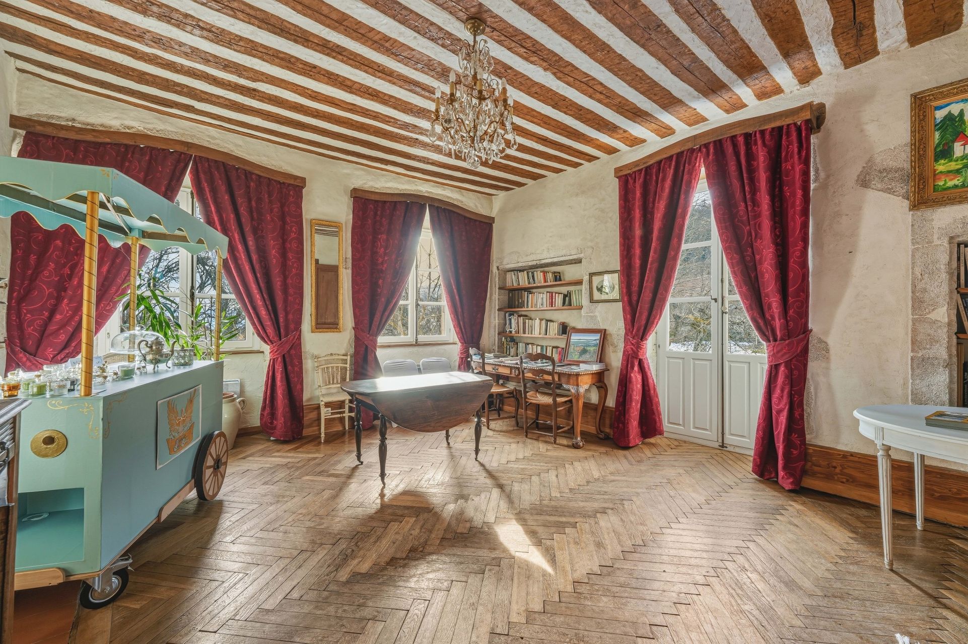 castle 12 Rooms for sale on MONTANGES (01200)