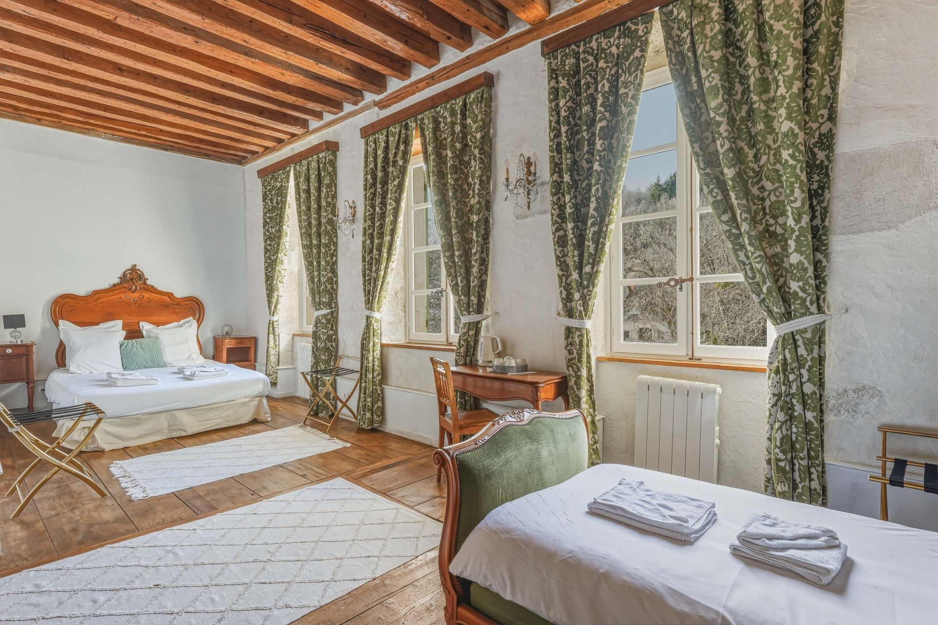 castle 12 Rooms for sale on MONTANGES (01200)