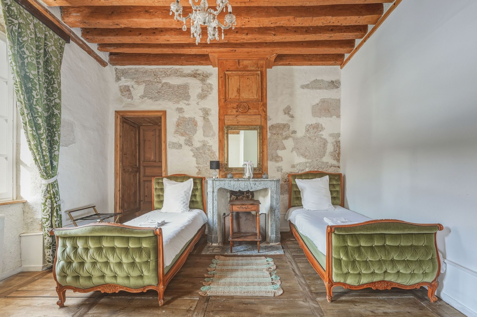 castle 12 Rooms for sale on MONTANGES (01200)