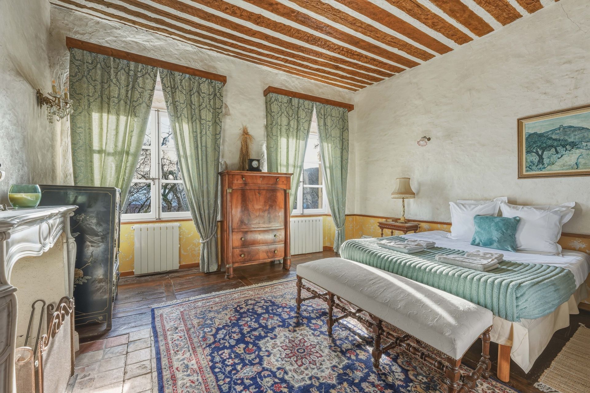 castle 12 Rooms for sale on MONTANGES (01200)