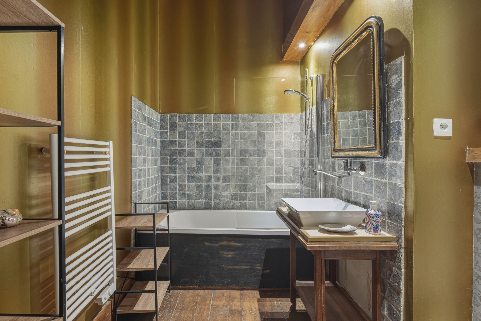 castle 12 Rooms for sale on MONTANGES (01200)