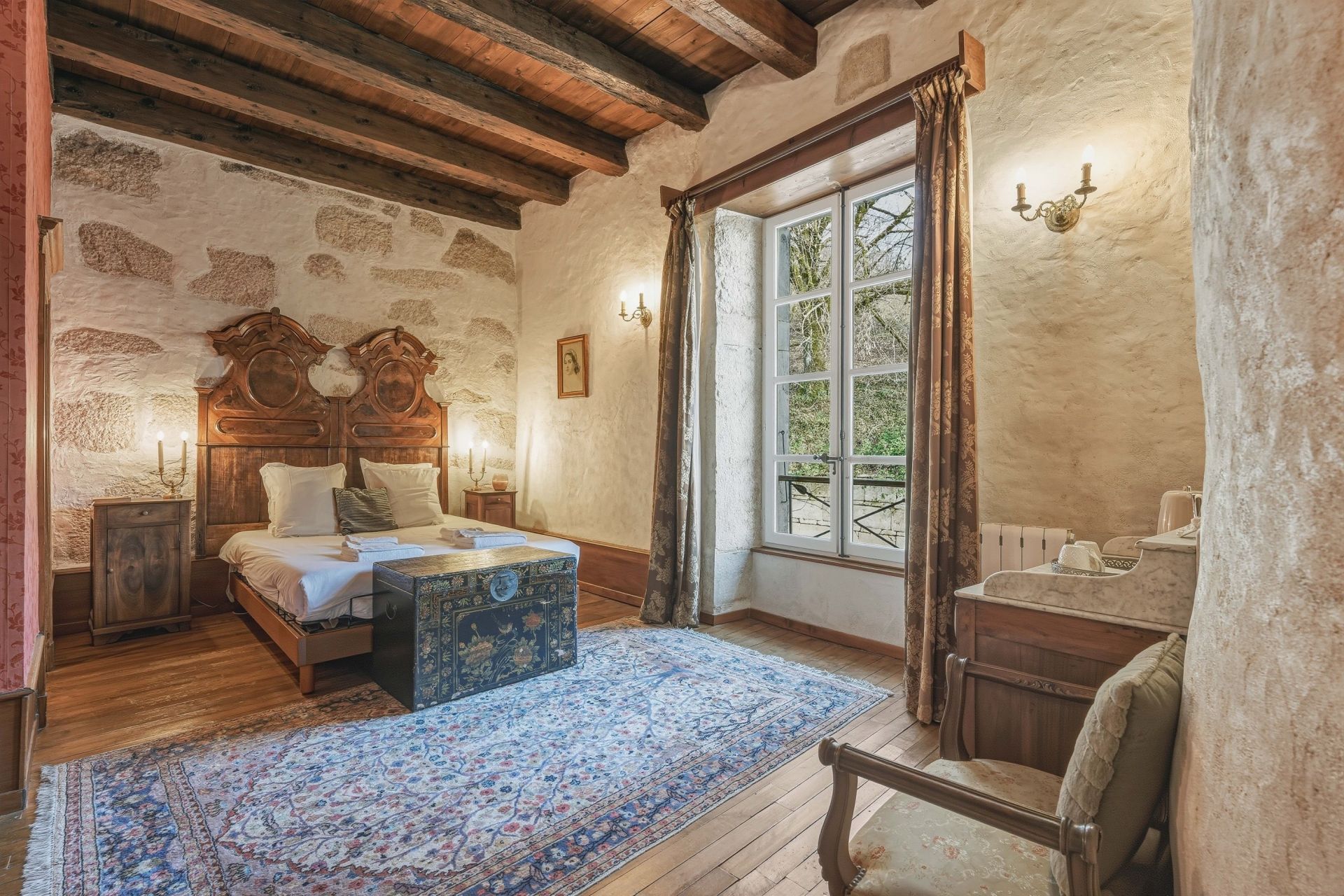 castle 12 Rooms for sale on MONTANGES (01200)