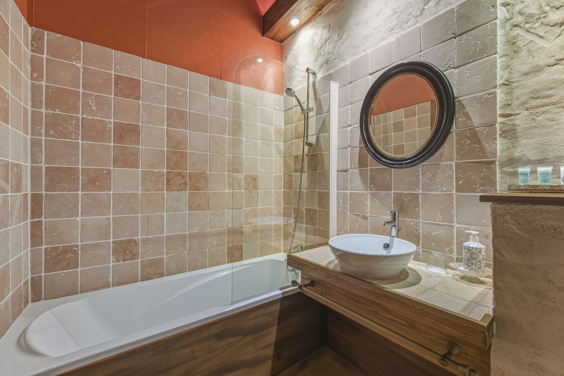 castle 12 Rooms for sale on MONTANGES (01200)